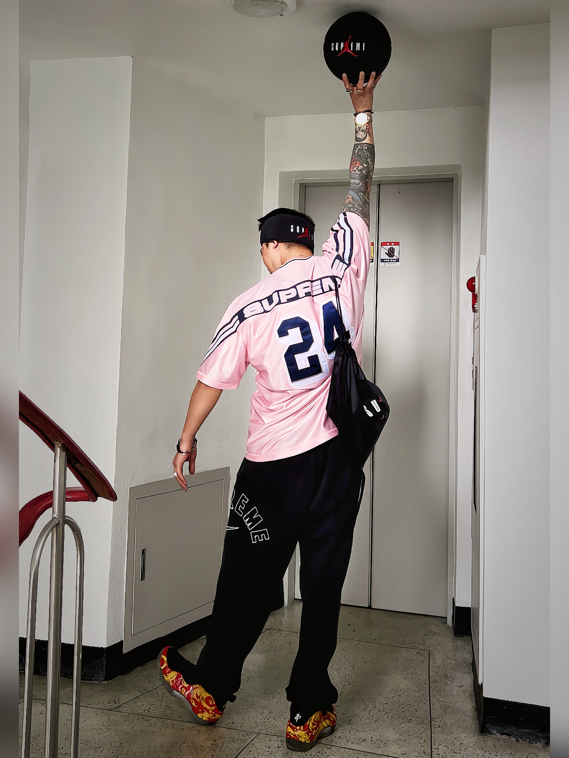 Supreme x Jordan Headband Black - 24FW, Supreme x Jordan Drawstring Bag Black - 24FW 착용 스타일 - 4