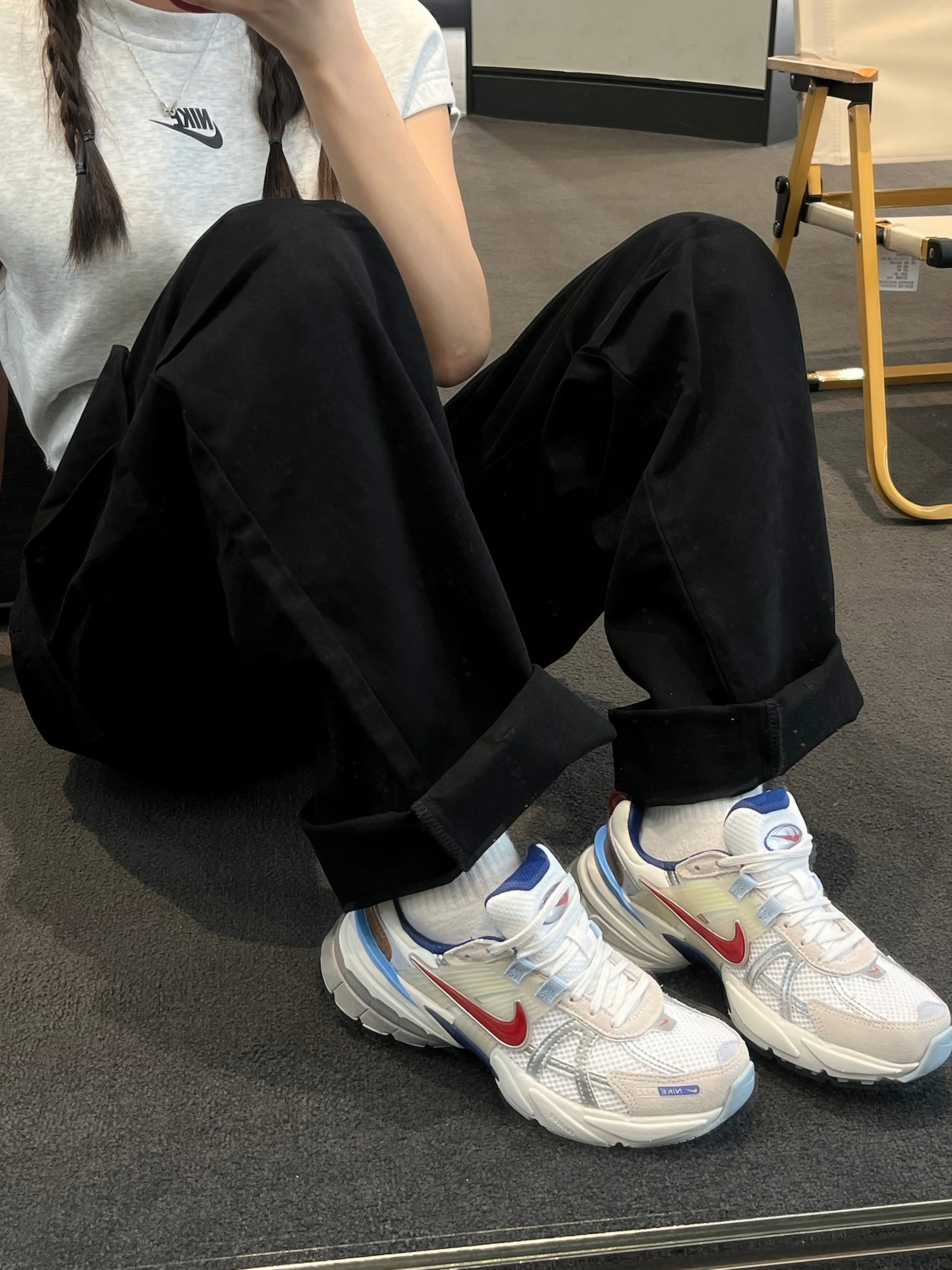 Nike V2K Run Metallic Silver Gym Red 착용 스타일
