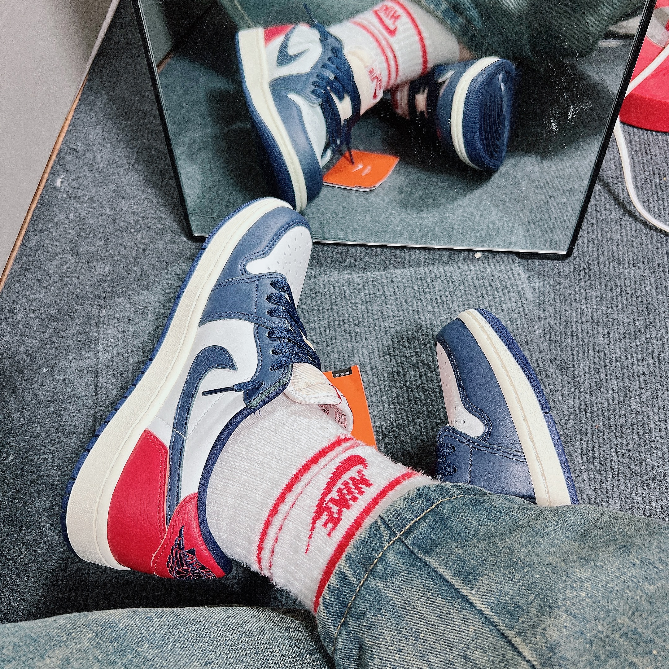 Jordan 1 Retro Low OG Gym Red and Midnight Navy 착용 스타일 - 5