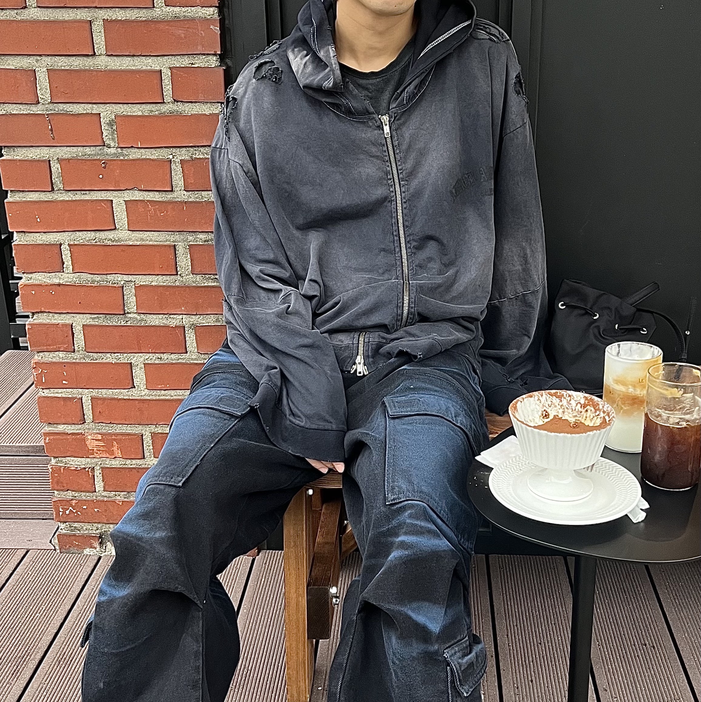 rbU Color Dyed Zip Hoodie Washed Black 착용 스타일