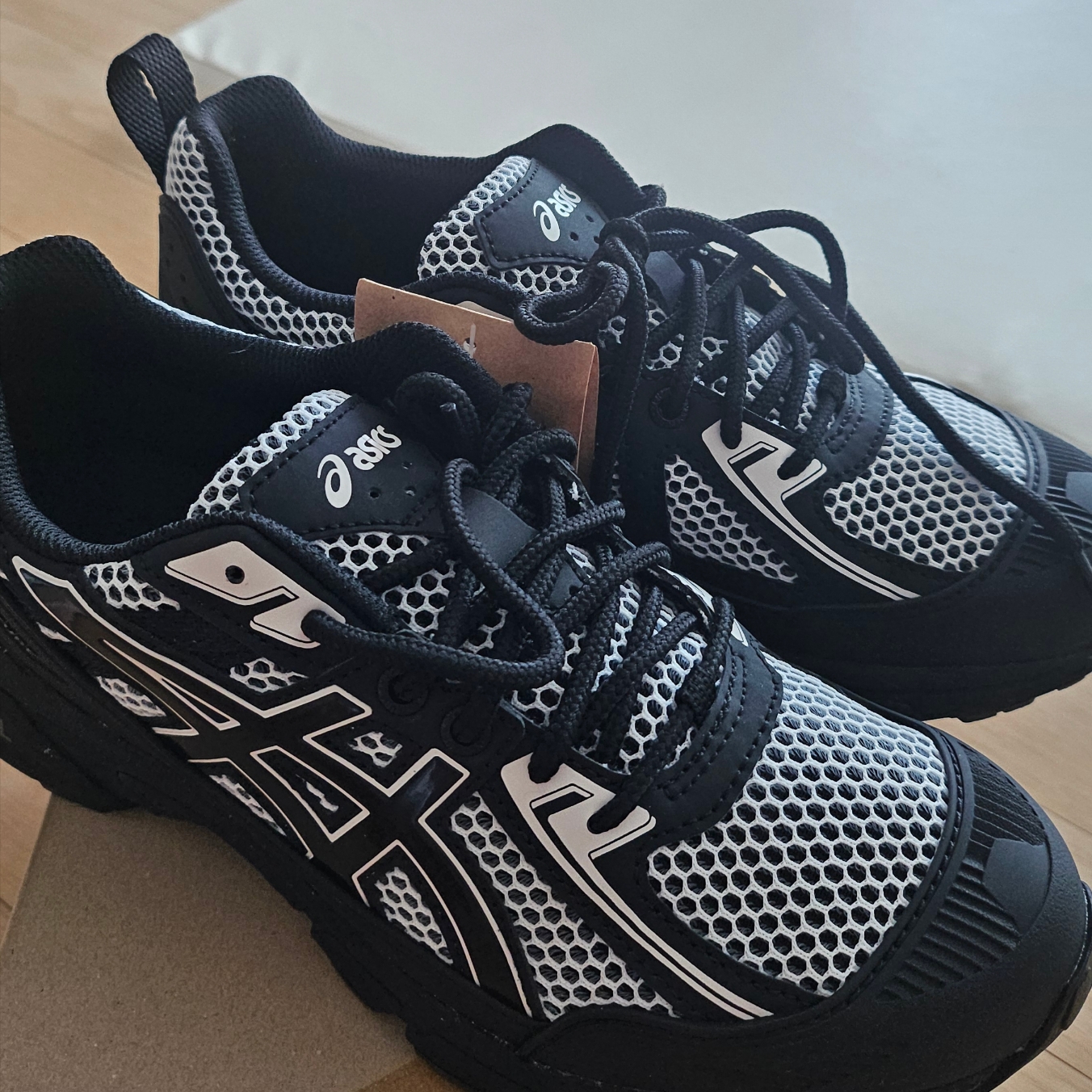 Asics Gel-Venture 6 Shield Black White 착용 스타일