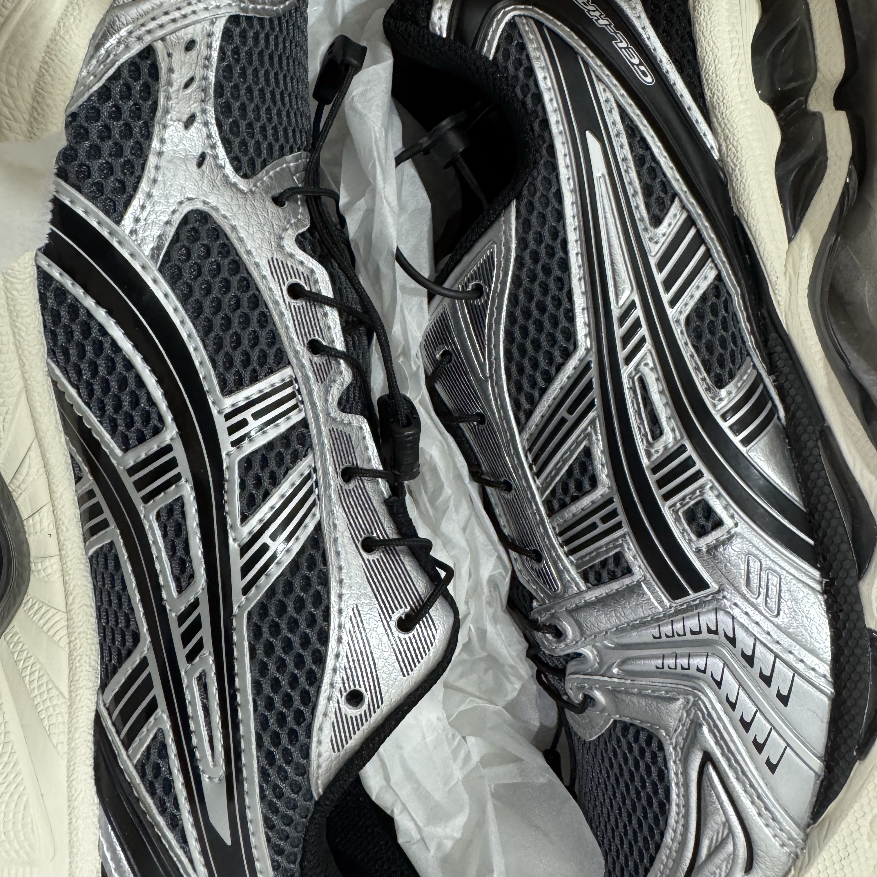 Asics Unlimited Gel-Kayano 14 Carrier Grey Black 착용 스타일