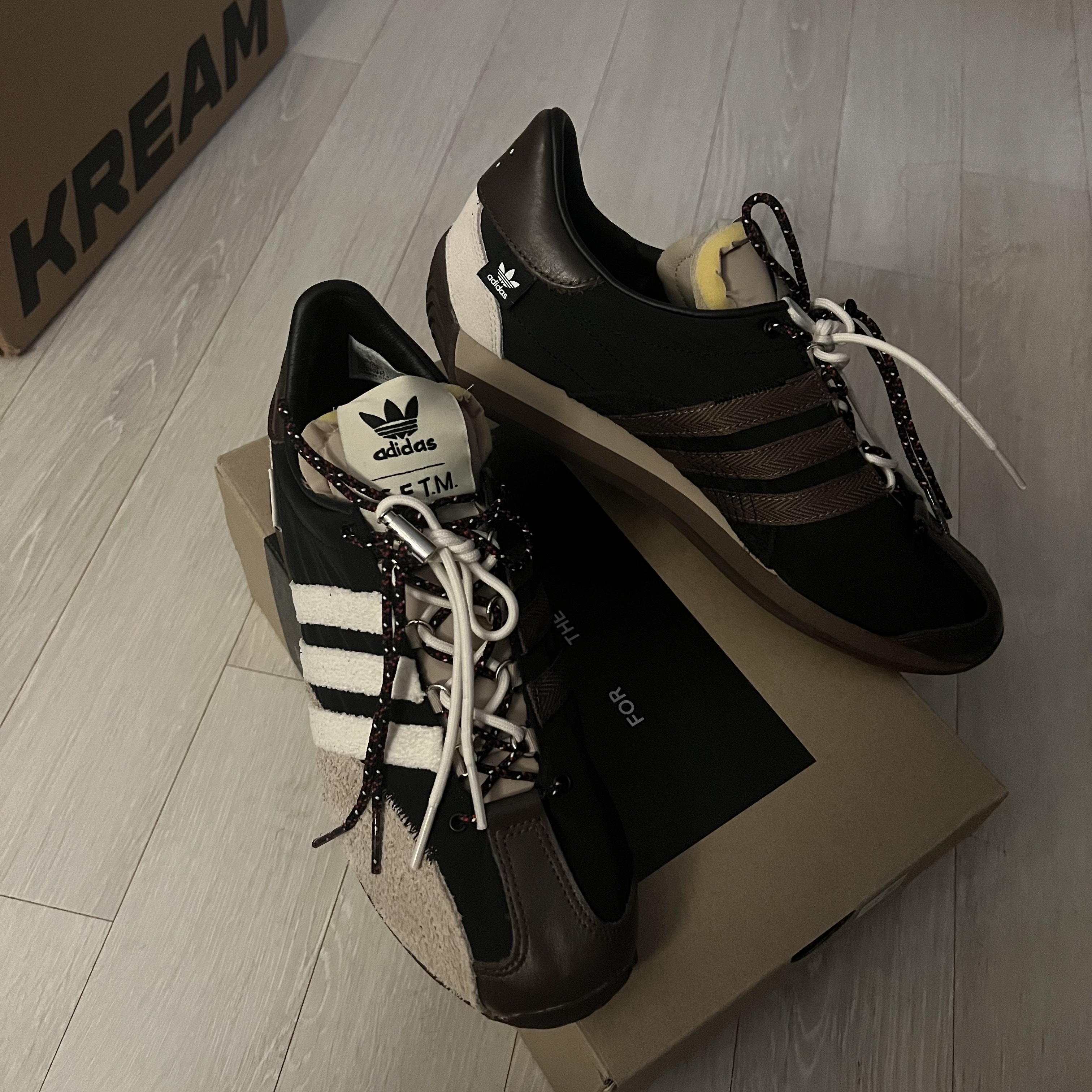 Adidas x Song for the Mute Country OG Core Black Core White 착용 스타일