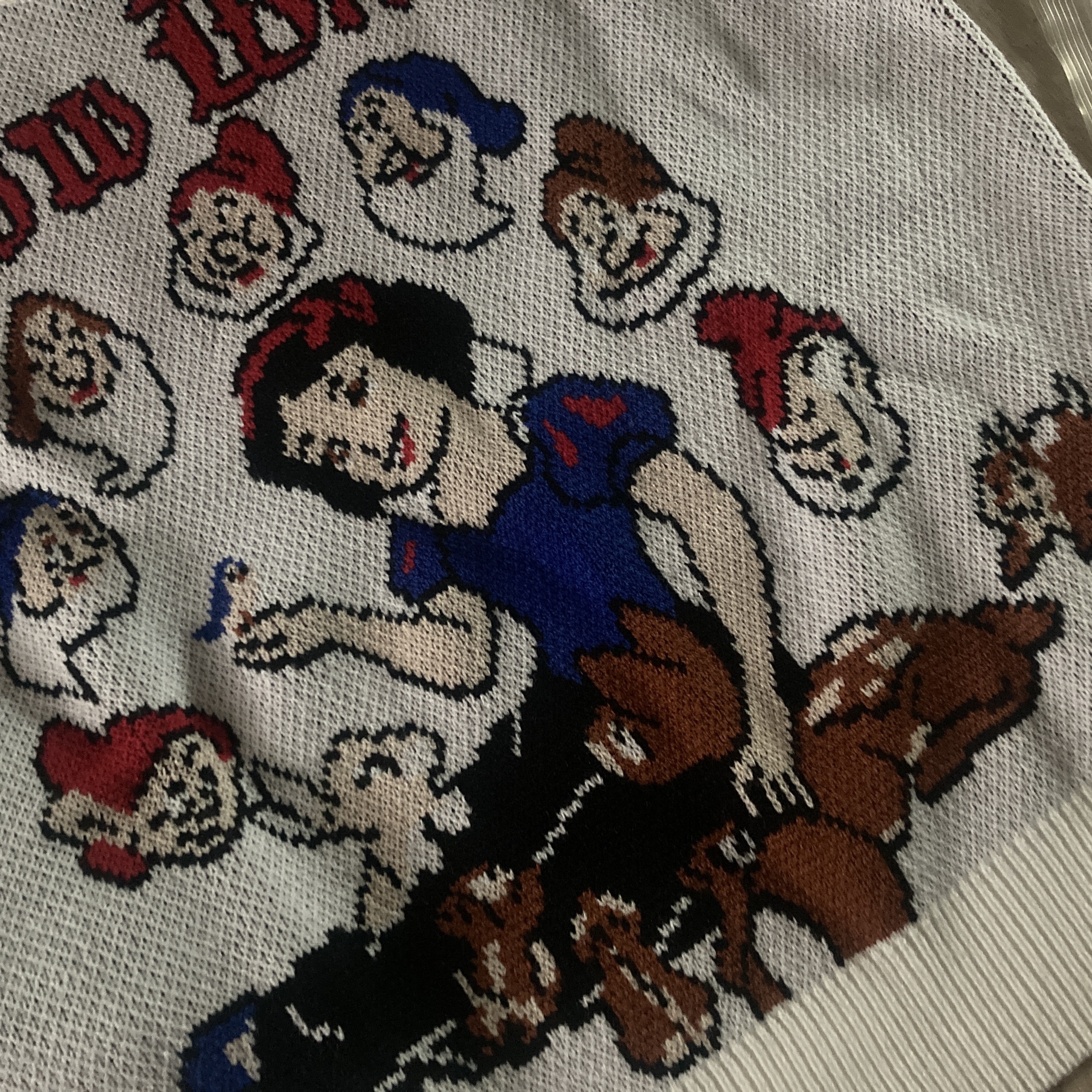 Supreme Snow White Sweater White - 24FW 착용 스타일 - 2