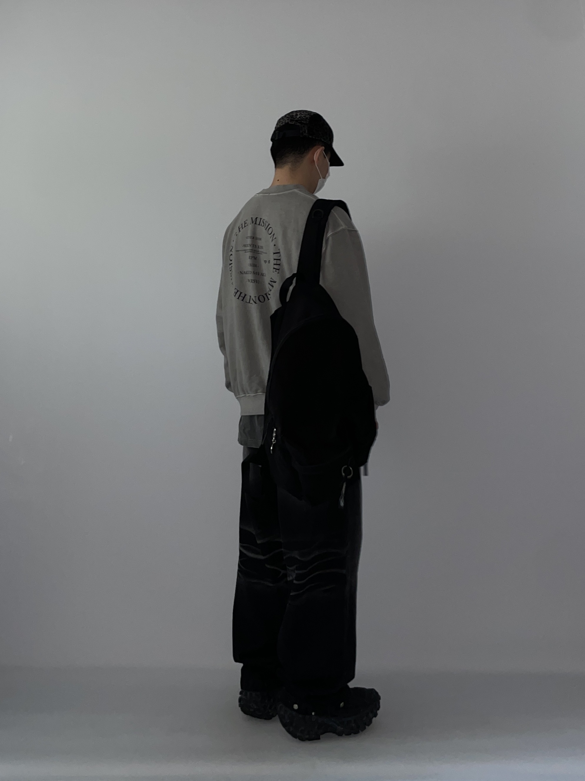 Balenciaga Defender Sneakers Black, Supreme Leopard Velvet Camp Cap Black - 24SS 착용 스타일 - 4