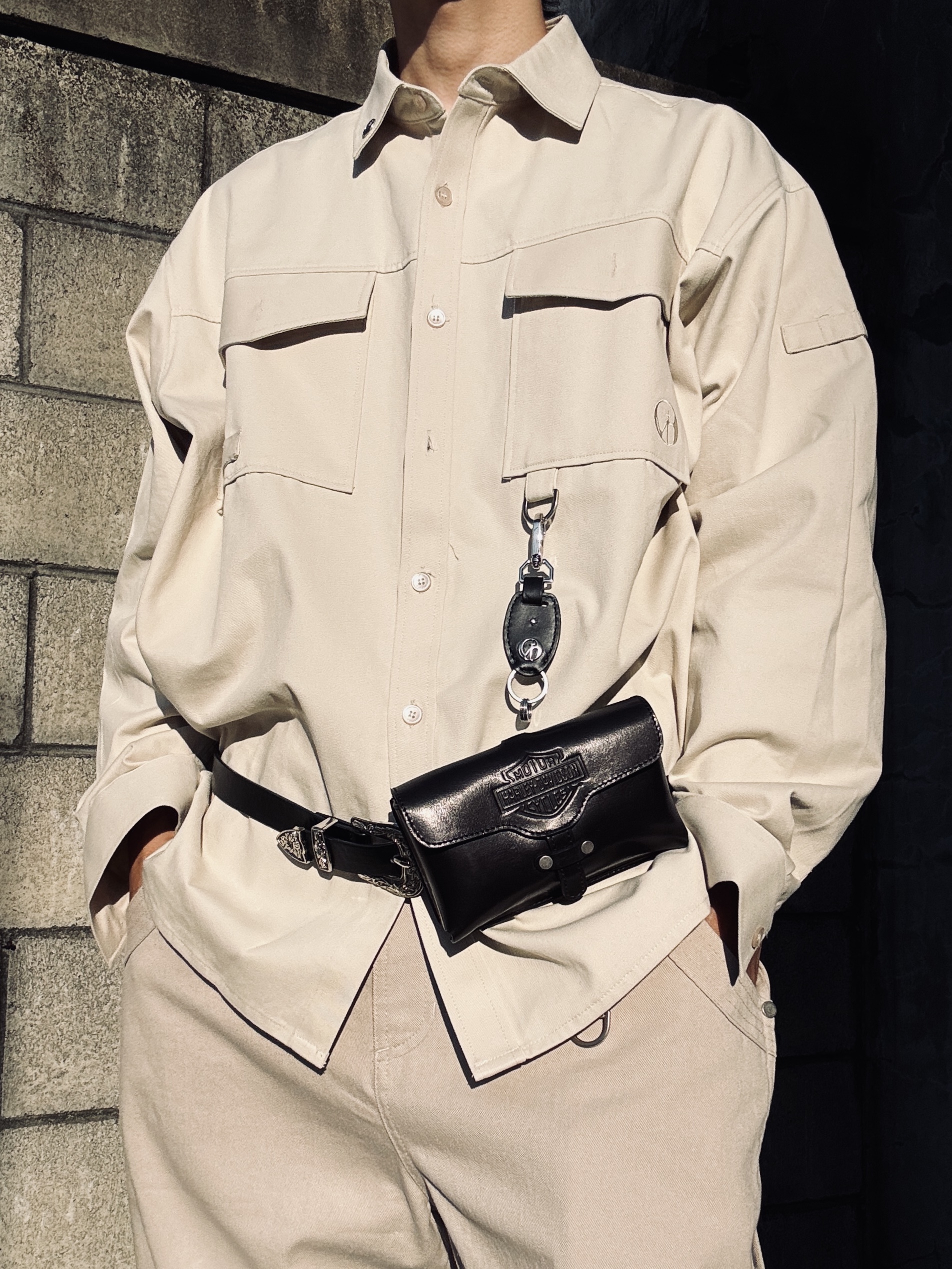 Gentle Monster x Maison Margiela MM007 Black Black 착용 스타일 - 3