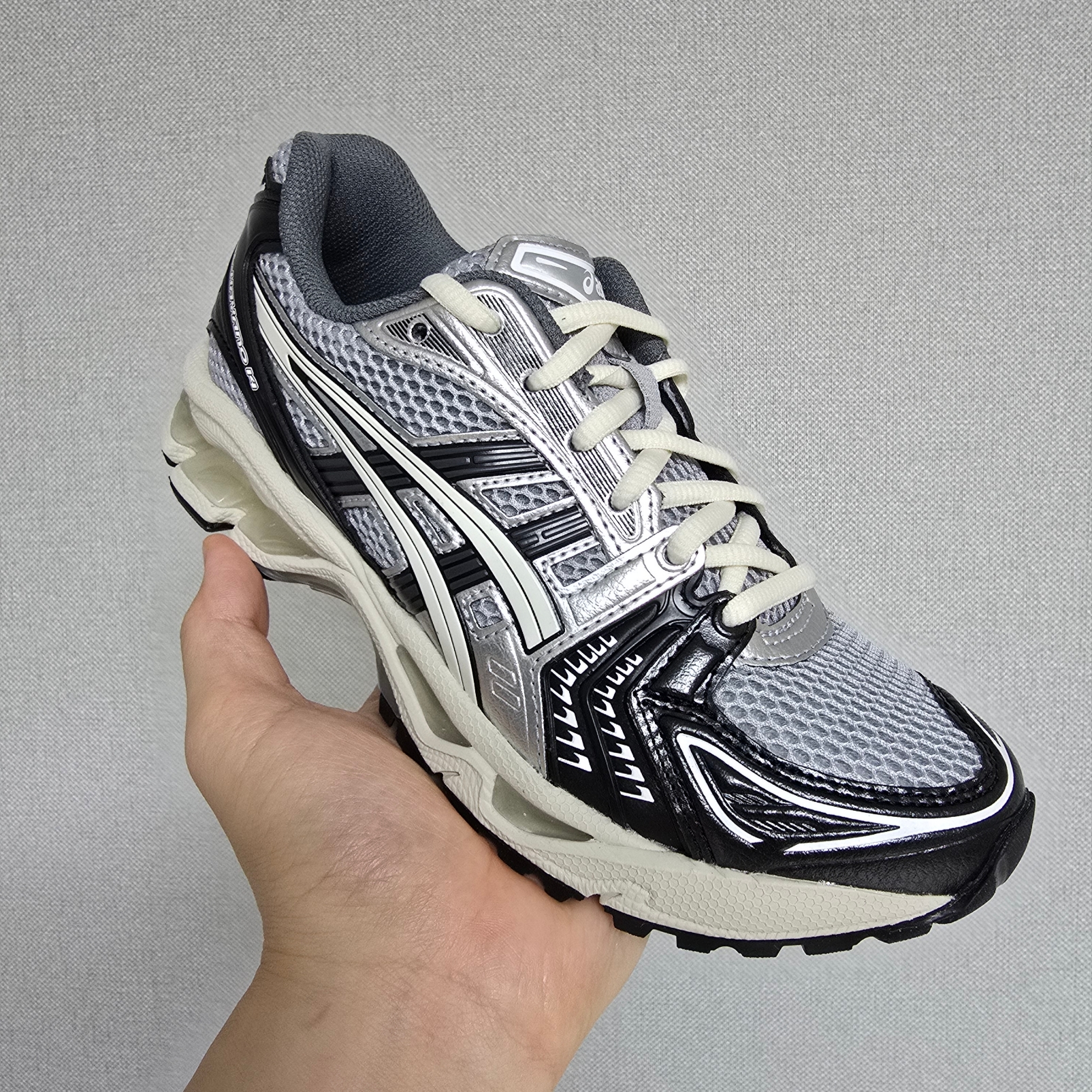 Asics Gel-Kayano 14 Black Glacier Grey 착용 스타일