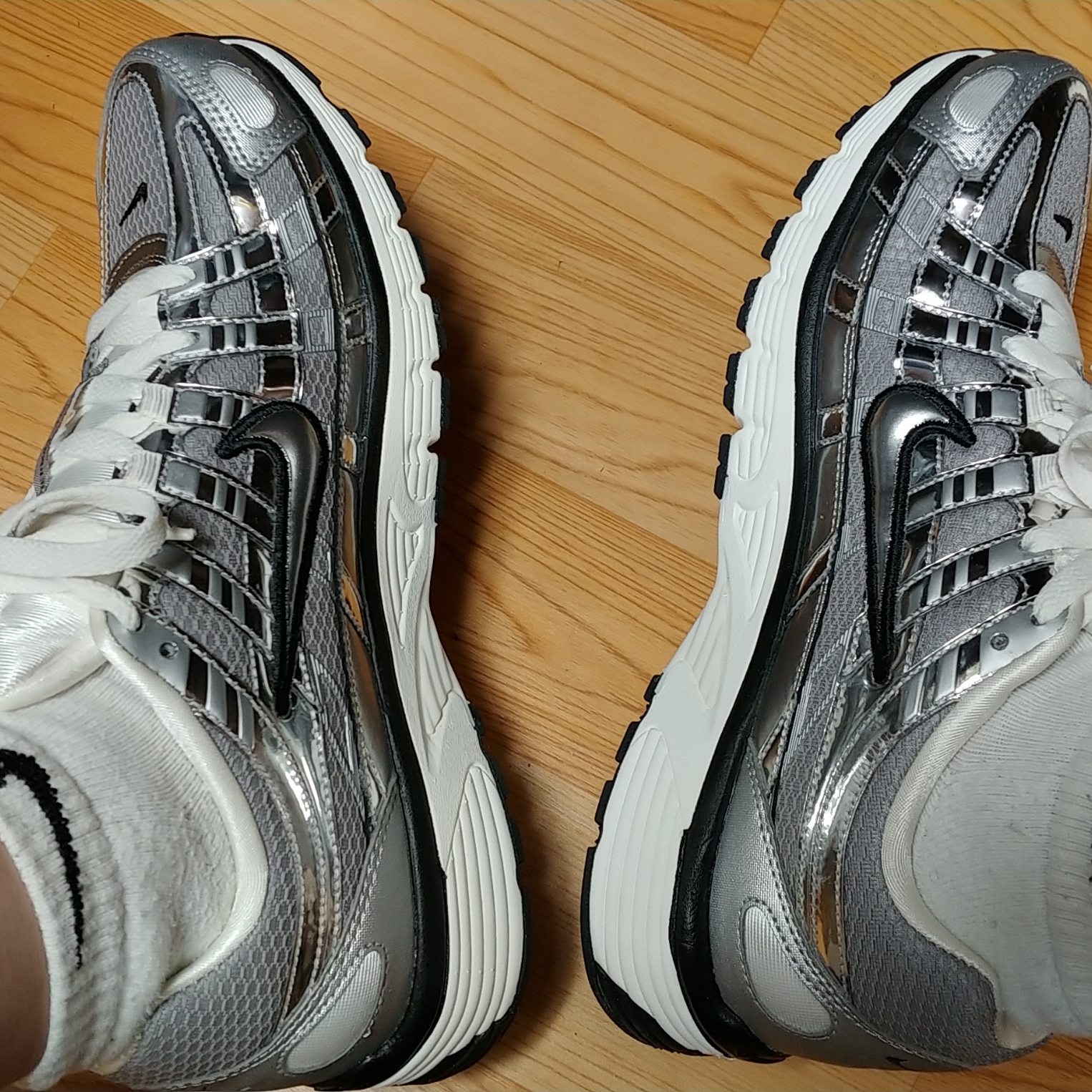 Nike P-6000 Metallic Silver 착용 스타일 - 3