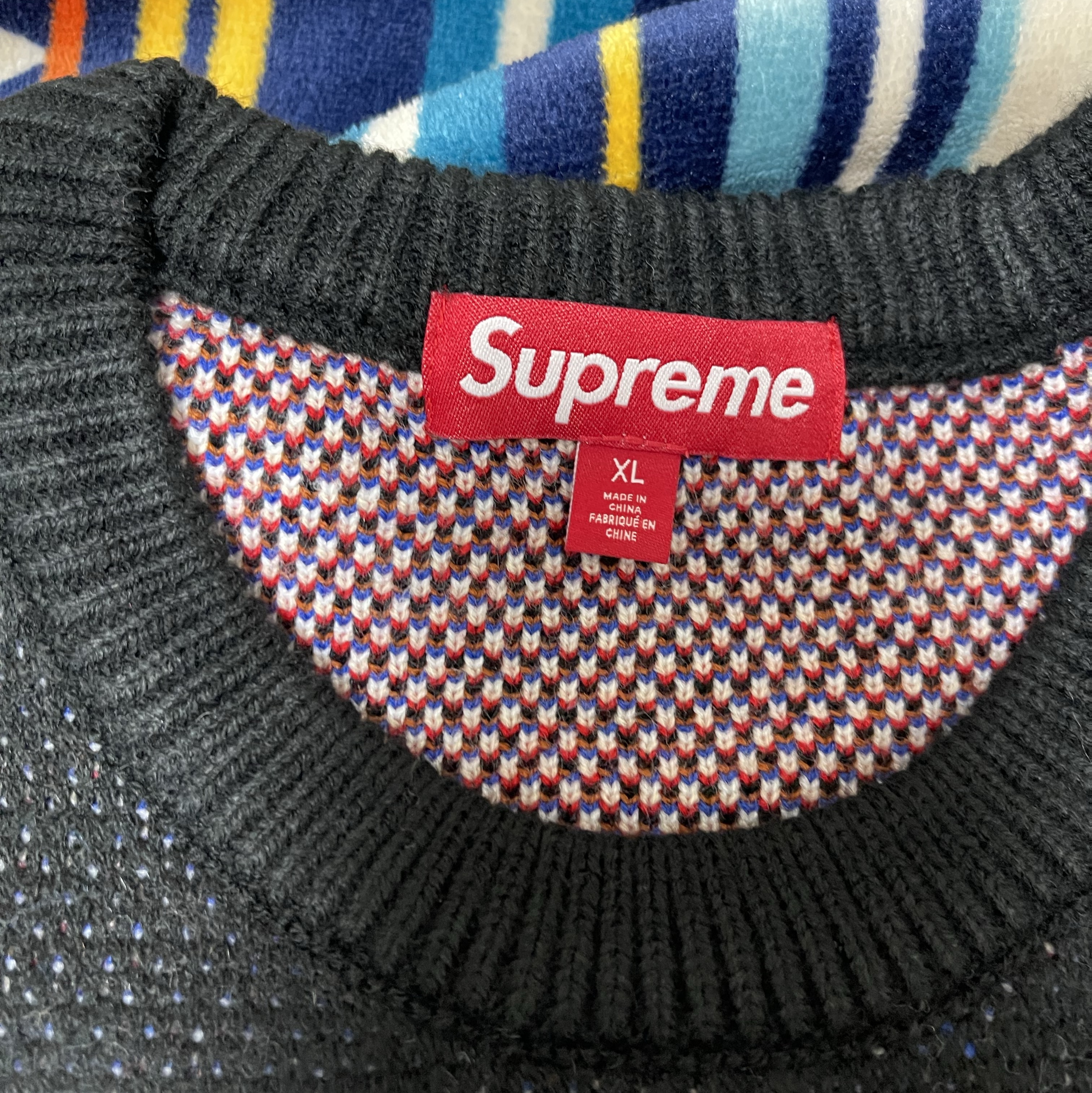 Supreme Snow White Sweater Black - 24FW 착용 스타일 - 2