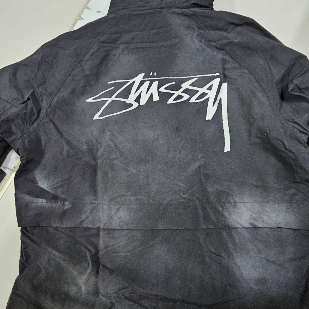 Stussy Wave Dye Beach Shell Jacket Black 착용 스타일