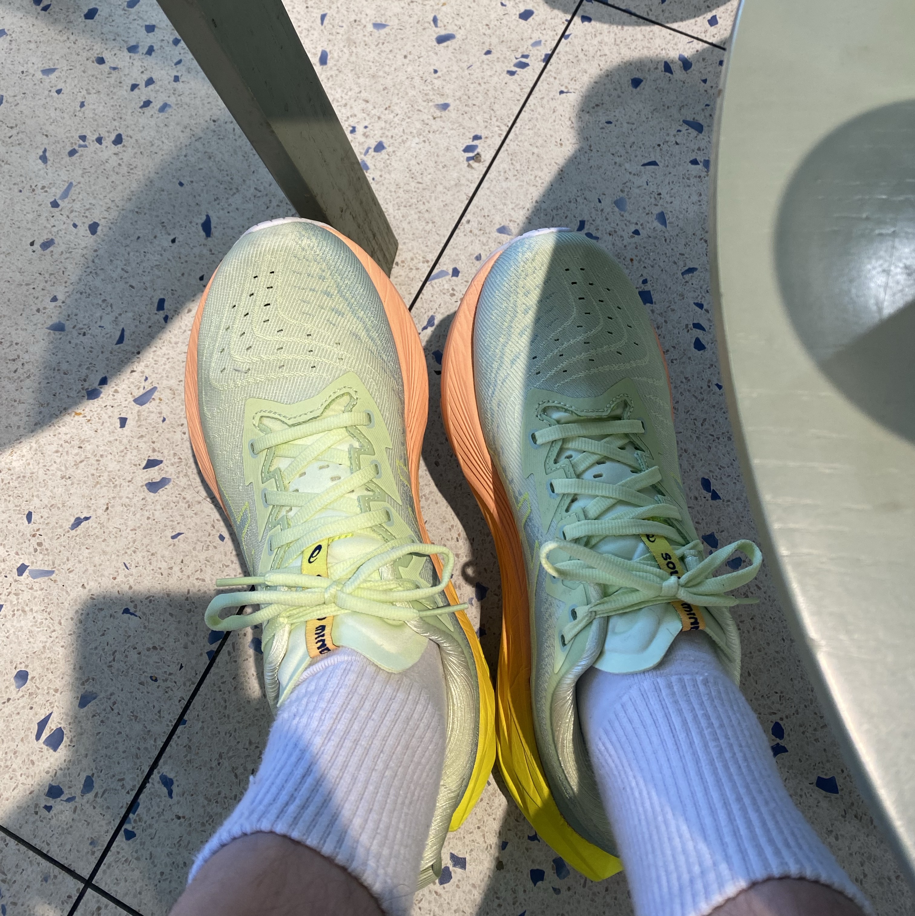 Asics Novablast 4 Cool Matcha Safety Yellow 착용 스타일