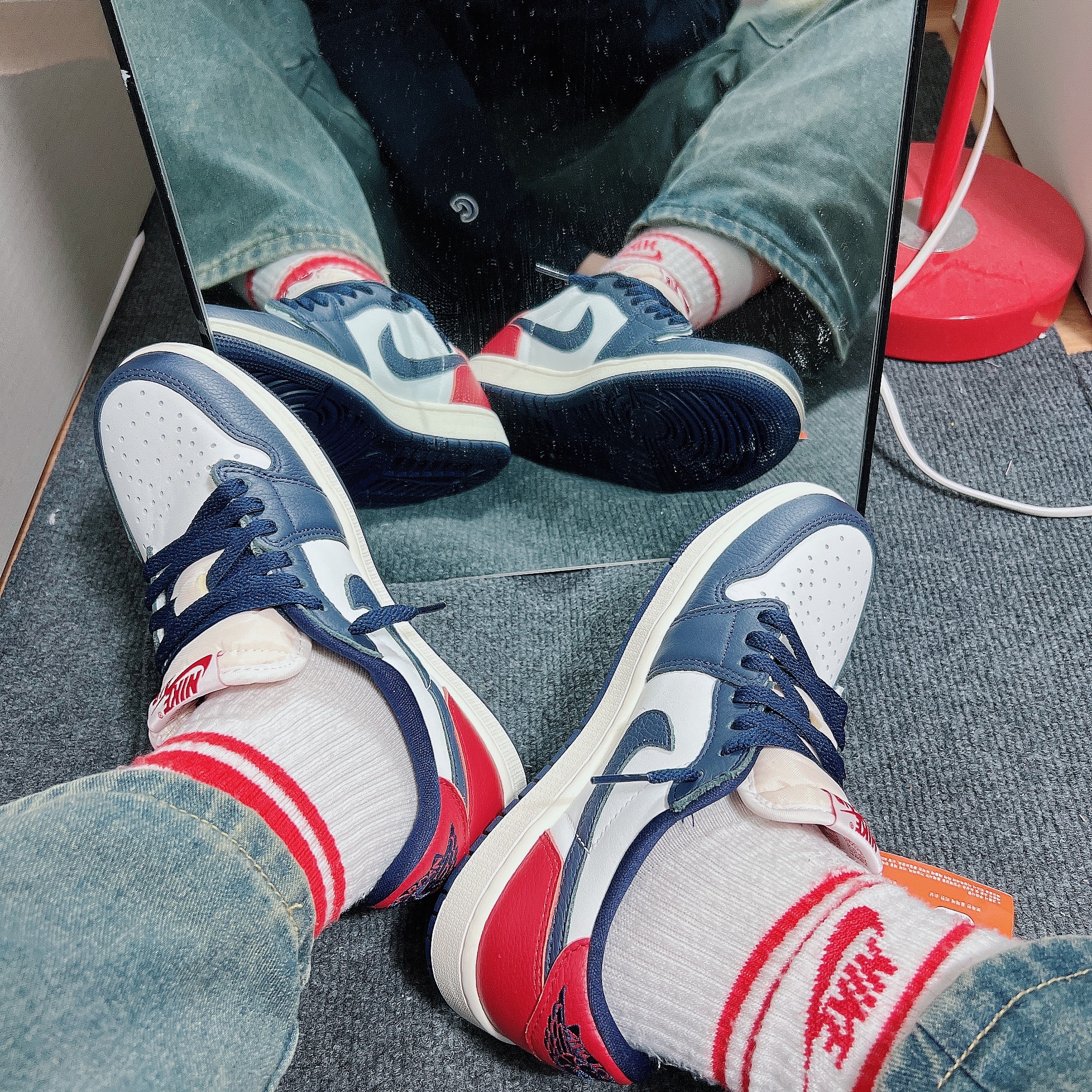 Jordan 1 Retro Low OG Gym Red and Midnight Navy 착용 스타일 - 6