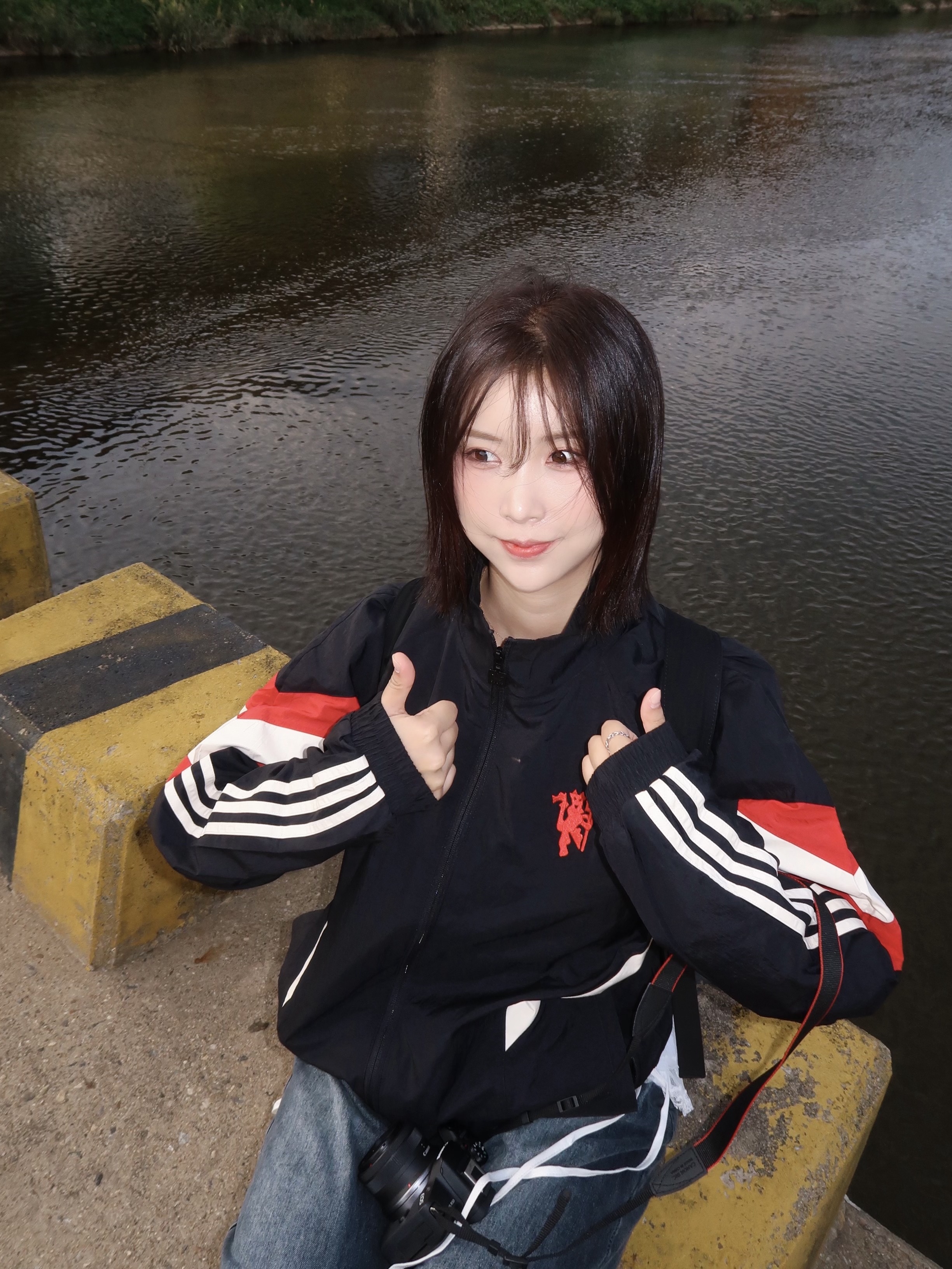 (GS) Jordan 1 Low Stealth and White, Adidas Manchester United Originals Track Top Black Red - KR Sizing 착용 스타일 - 4
