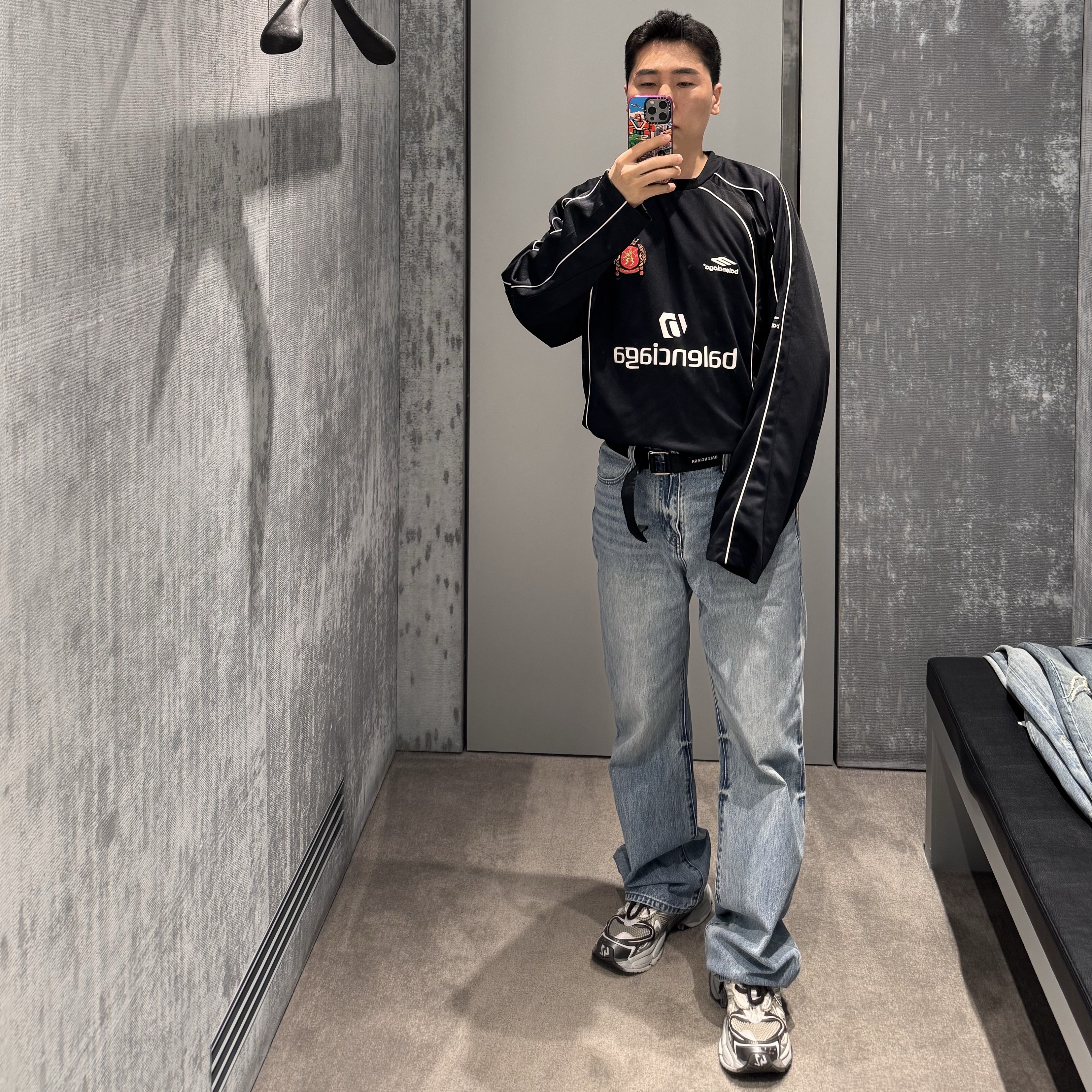 Balenciaga Soccer Series Paris Soccer Long Sleeve Oversized T-Shirt Black 착용 스타일 - 1