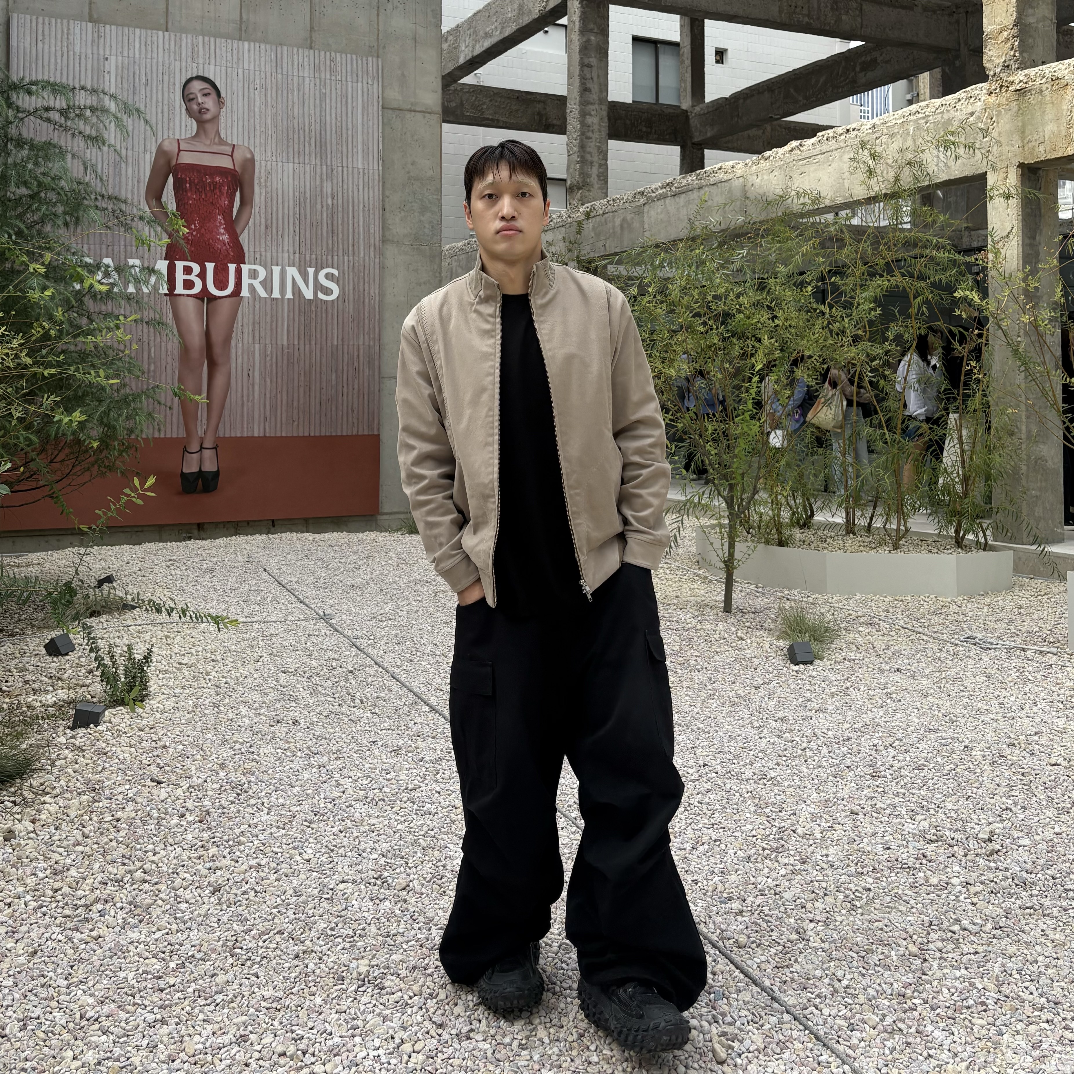 Xlim Ep.3 01 Jacket Beige, Nonnod Side Zip Cargo Pants Black 착용 스타일 - 2
