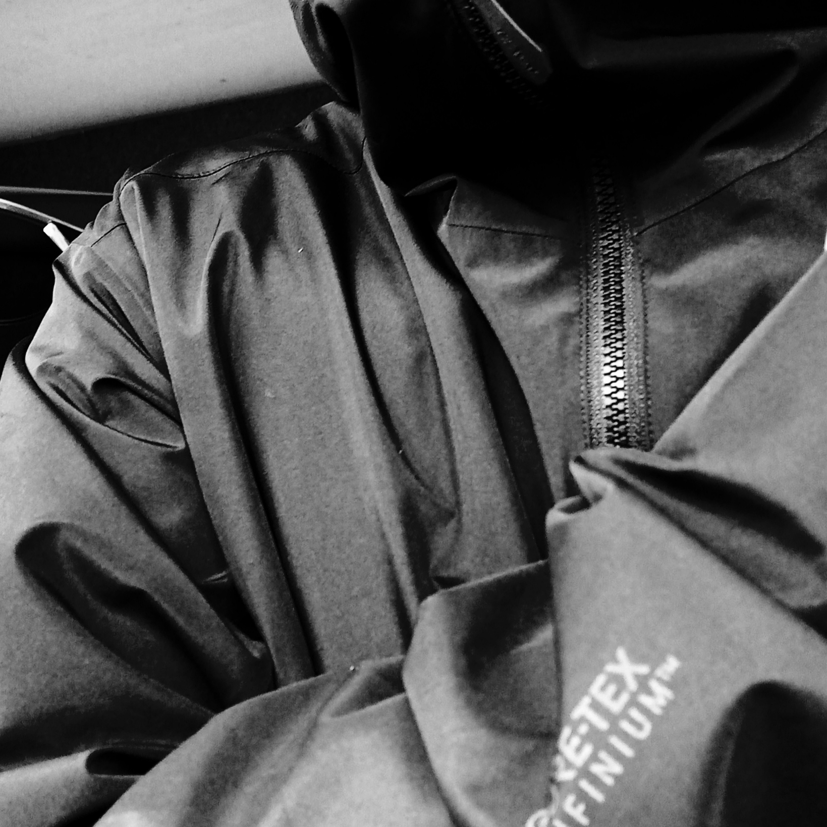 Arc'teryx Solano Hoody Black 착용 스타일 - 2