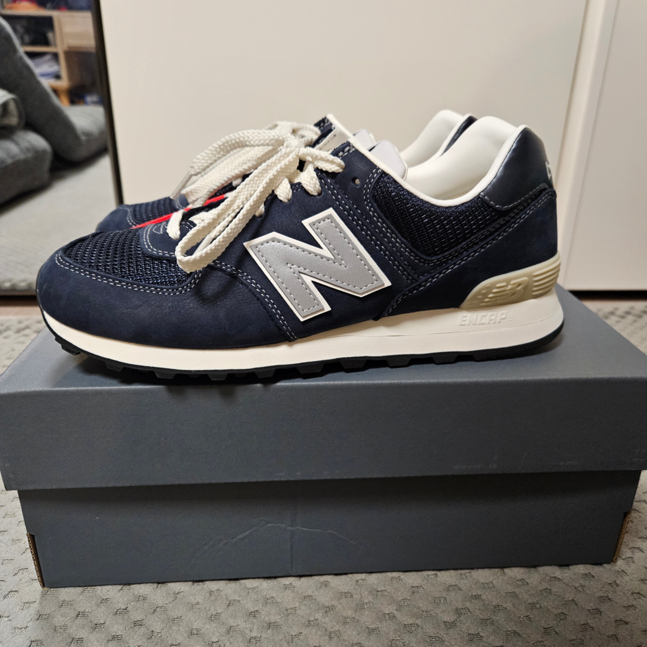 New Balance x Pottery 574 Premium Hard Navy 착용 스타일 - 2