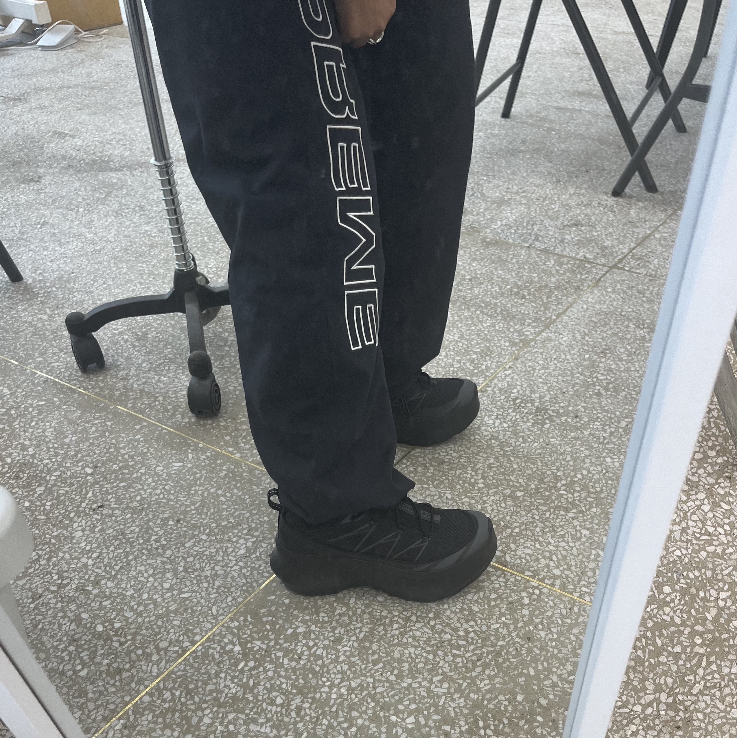 Supreme Spellout Embroidered Track Pant Black - 24FW 착용 스타일