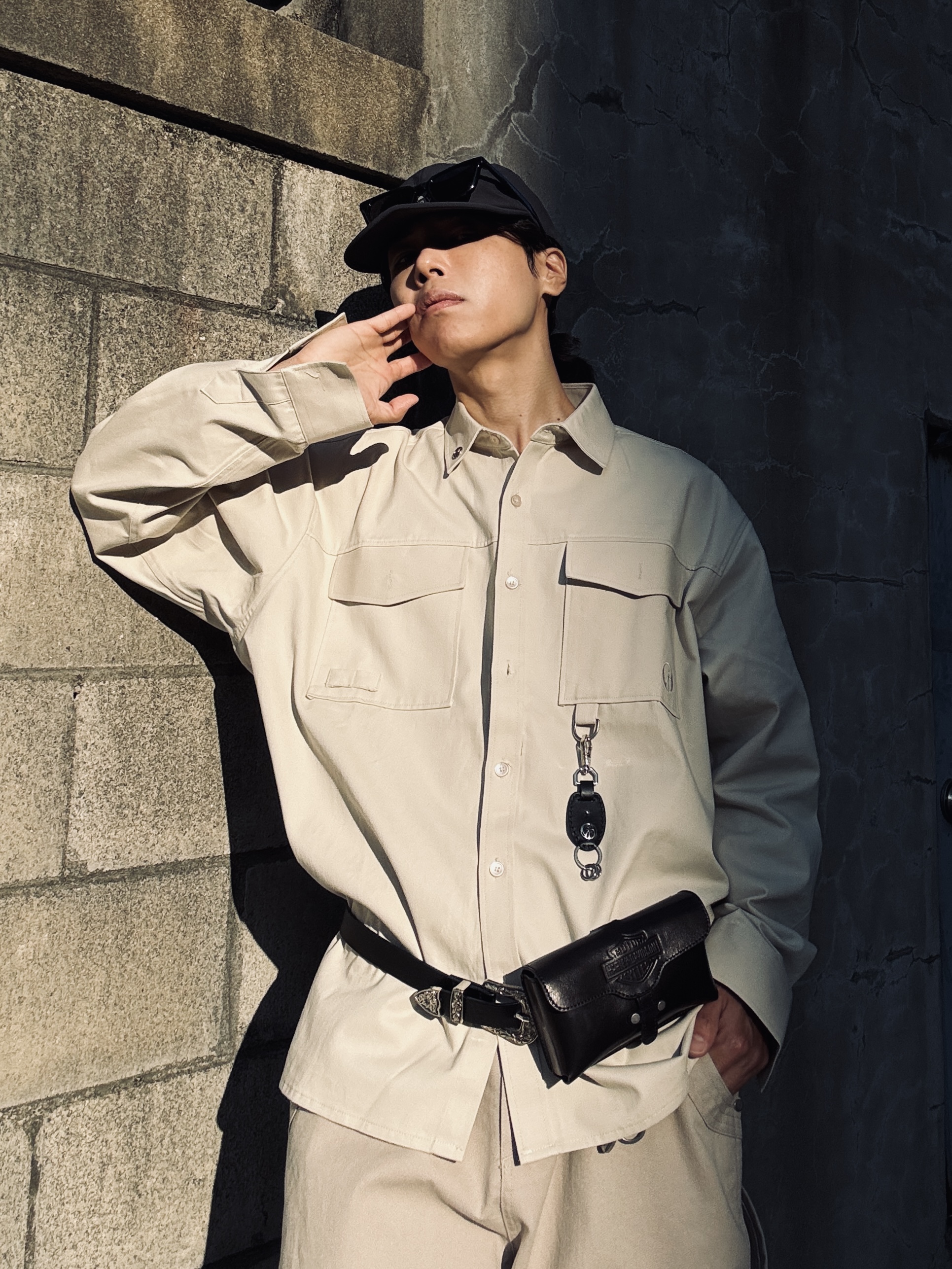 Gentle Monster x Maison Margiela MM007 Black Black 착용 스타일 - 2