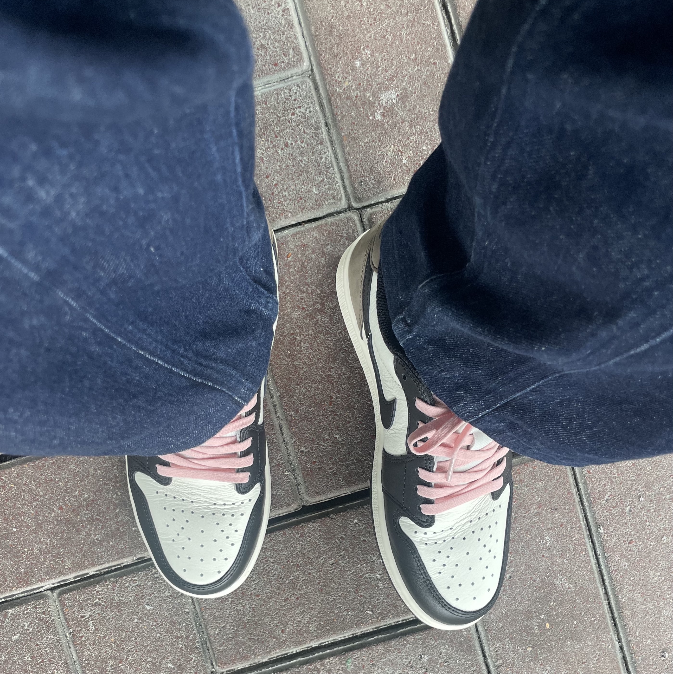 Jordan 1 Retro Low OG Mocha 착용 스타일