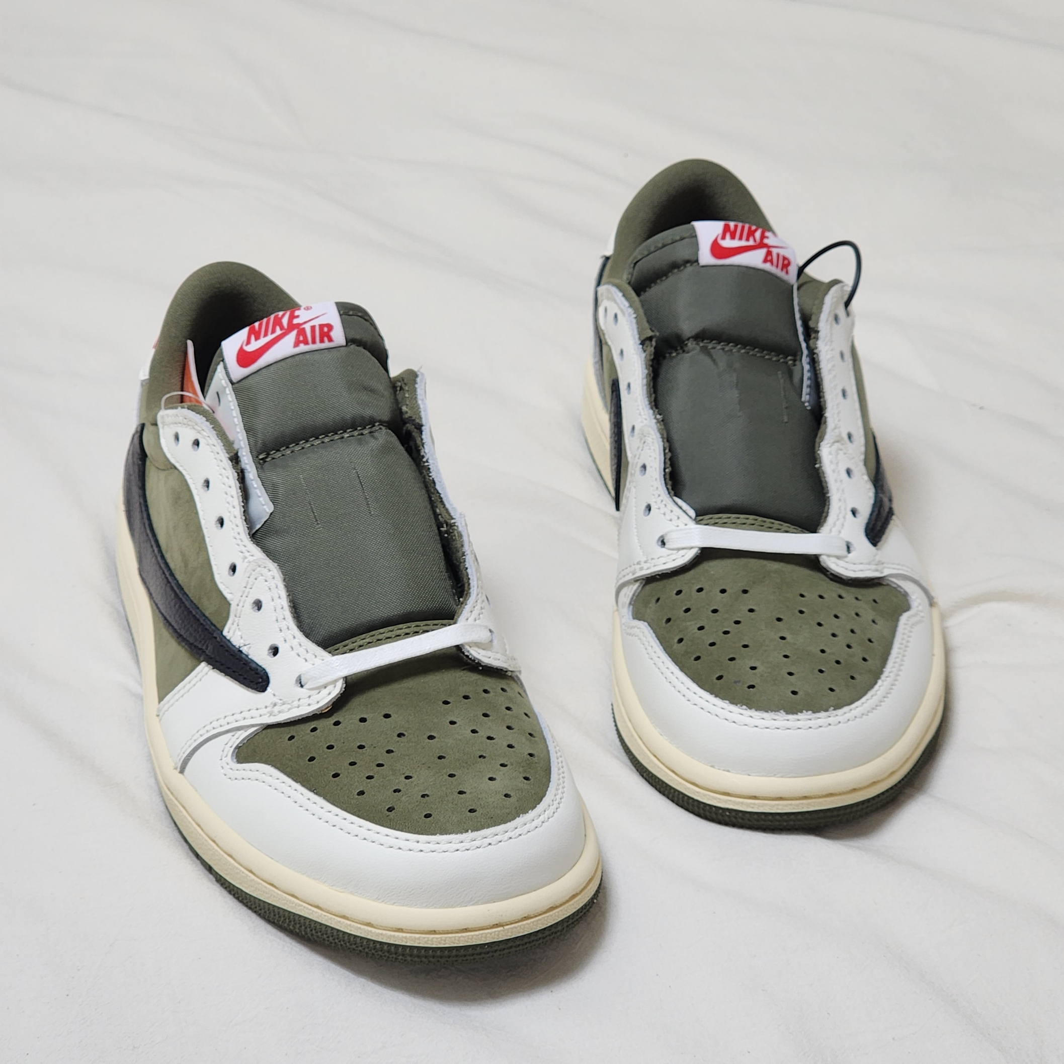 Jordan 1 x Travis Scott Retro Low OG SP Reverse Olive 착용 스타일