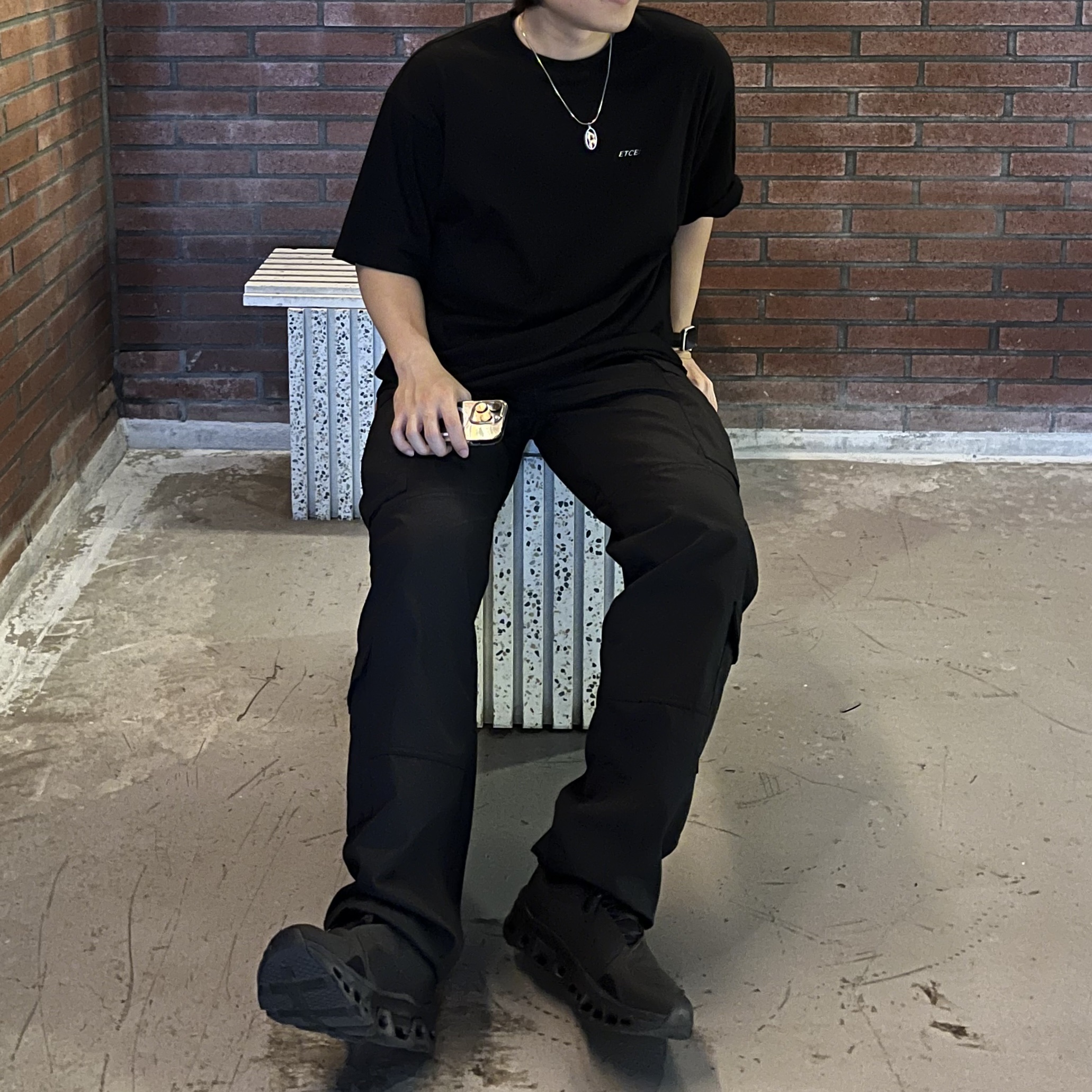 On Running x Post Archive Faction (Paf) Cloudmonster 2 Black Magnet, Corteiz Guerillaz Cargos Black Red 착용 스타일