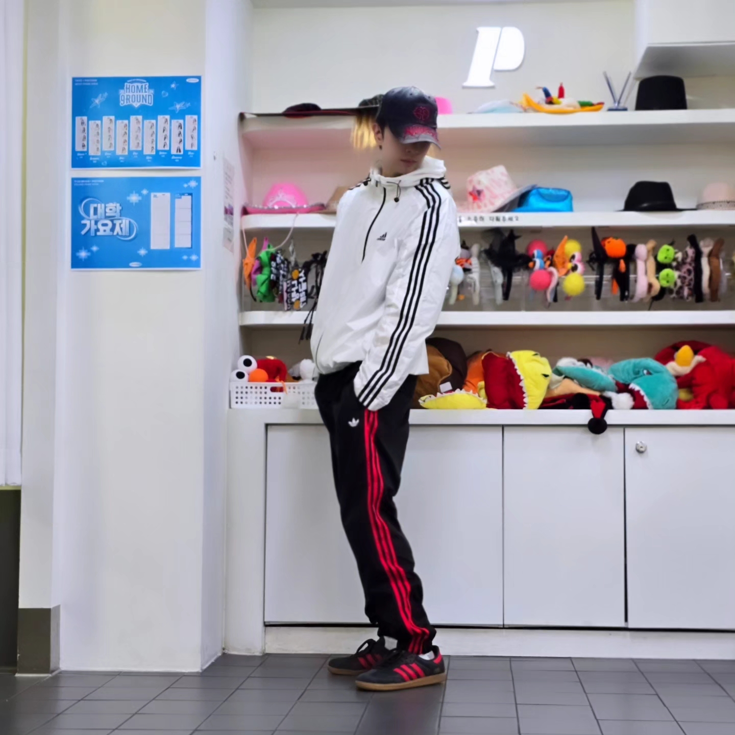 Adidas Essential 3S Woven Windbreaker Jacket White - KR Sizing, Adidas Samba OG Carbon Better Scarlet 착용 스타일 - 6