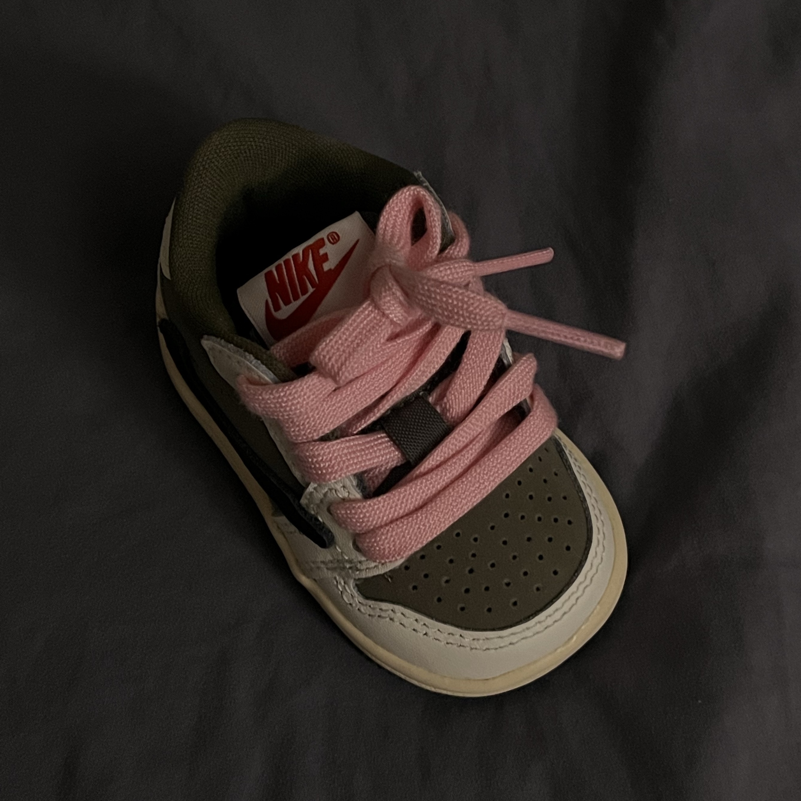 (TD) Jordan 1 x Travis Scott Retro Low OG SP Reverse Olive 착용 스타일 - 2