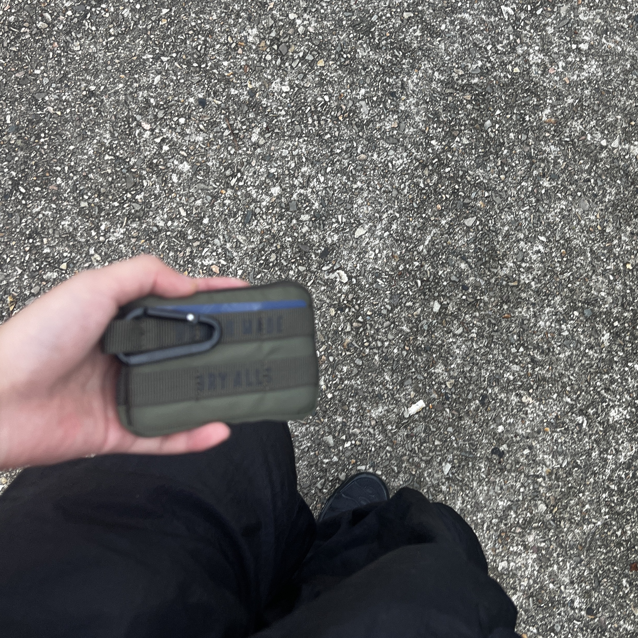 Human Made Military Card Case Olive Drab 착용 스타일 - 1