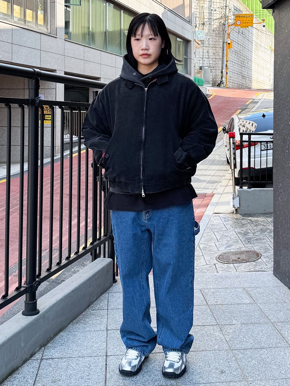QT8 GARMENTS TL Washed Oxford Harrington Jacket Black, QT8 Garments TL Denim Carpenter Pant Deep Blue 착용 스타일 - 1
