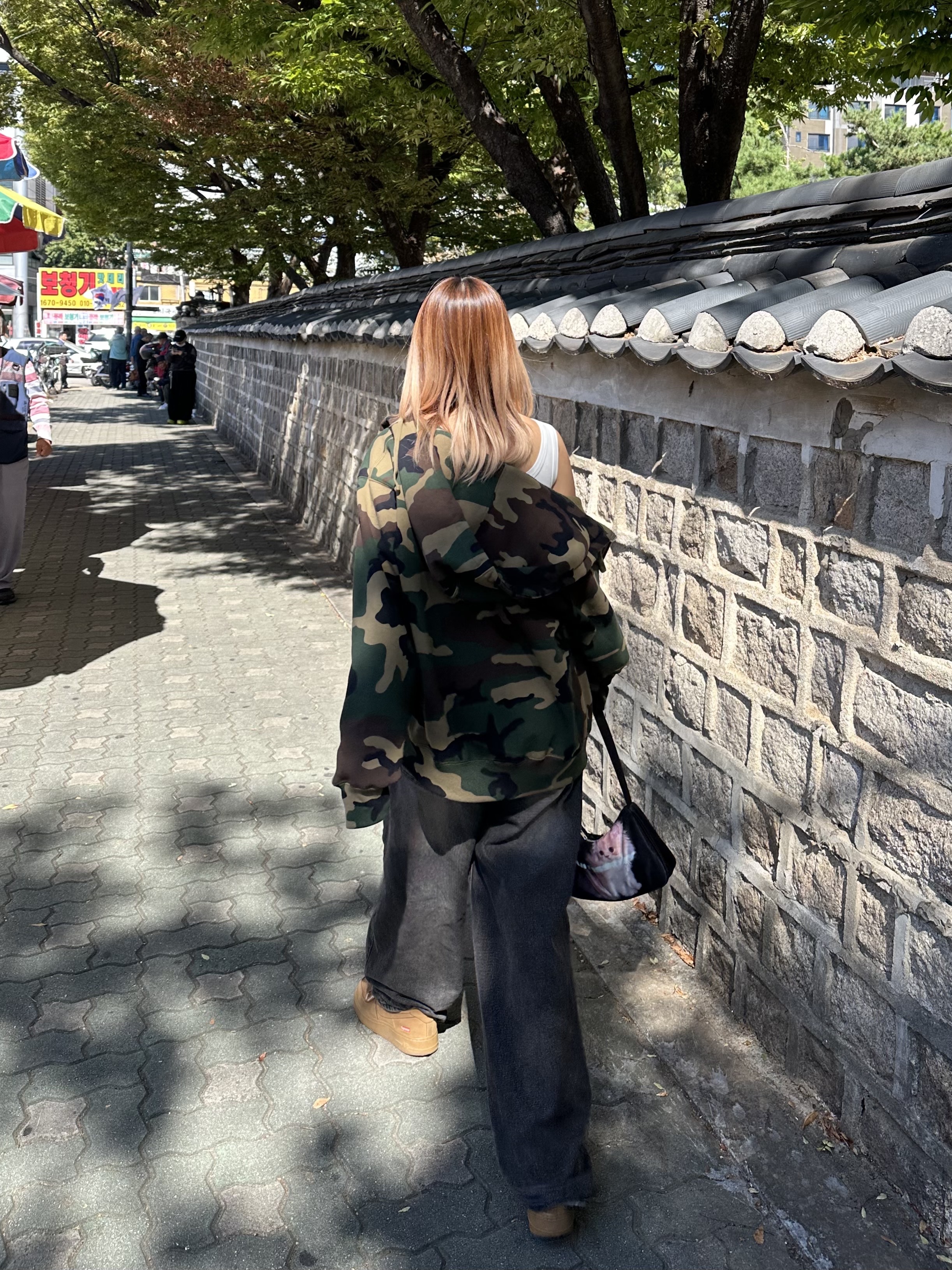 Supreme Small Box Zip Up Hooded Sweatshirt Woodland Camo - 24FW, Nike x Supreme Air Force 1 Low Flax 착용 스타일 - 2