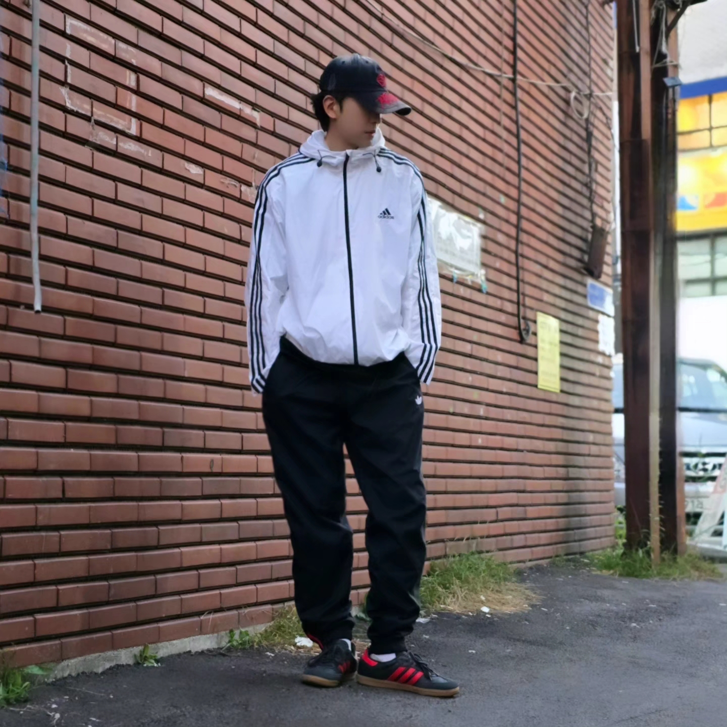 Adidas Essential 3S Woven Windbreaker Jacket White - KR Sizing, Adidas Samba OG Carbon Better Scarlet 착용 스타일 - 4
