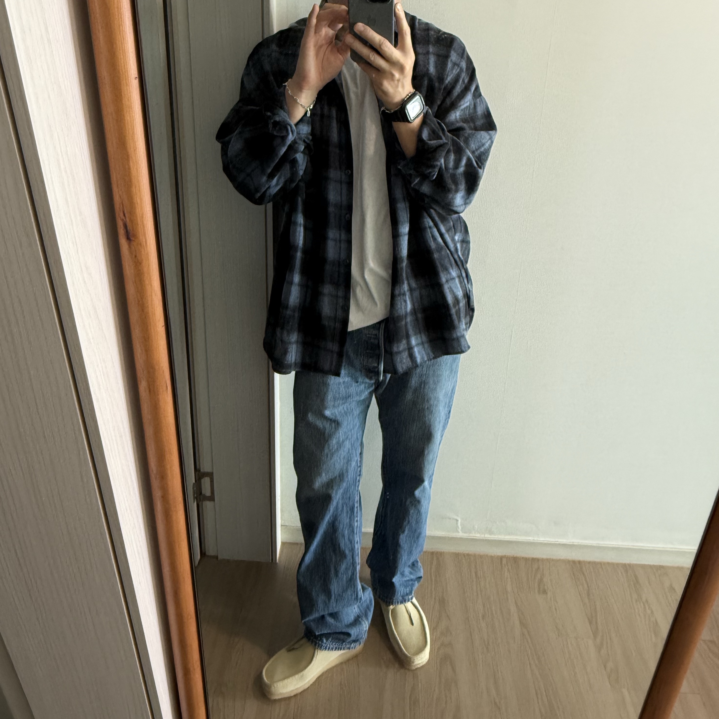 Clarks Wallabee Maple Suede 착용 스타일 - 1