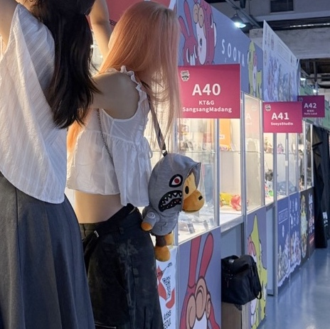 (W) BAPE Baby Milo Plush Doll Backpack Brown 착용 스타일 - 1