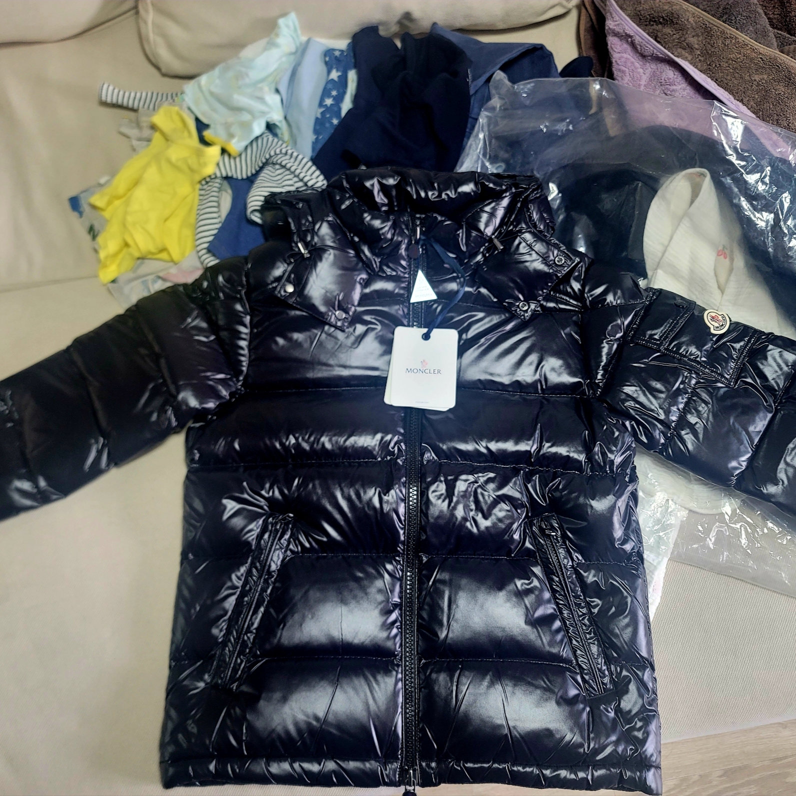 Moncler Maya Short Down Jacket Black - 24FW 착용 스타일
