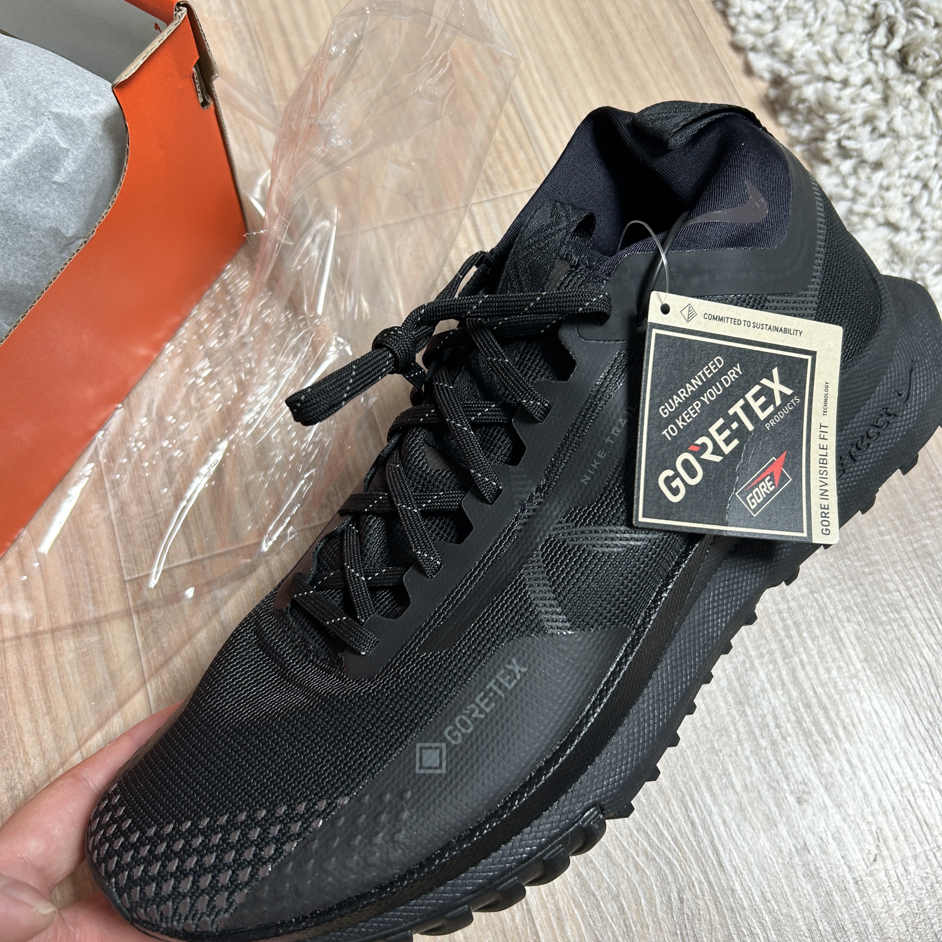 Nike React Pegasus Trail 4 Gore-Tex Black Velvet Brown 착용 스타일 - 2