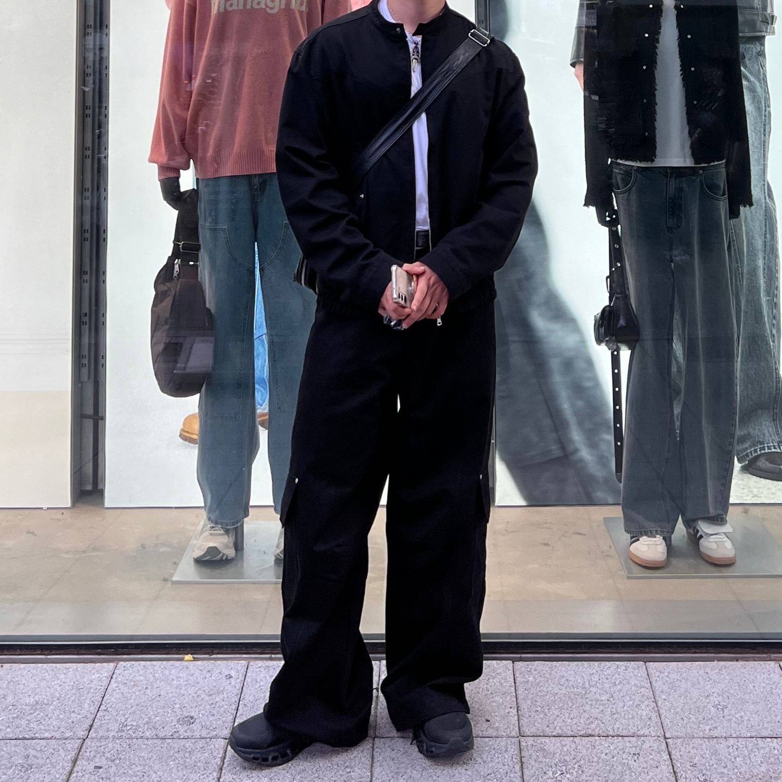 On Running x Post Archive Faction (Paf) Cloudmonster 2 Black Magnet, DIVEIN Jumbo Cargo Pants Black 착용 스타일 - 2
