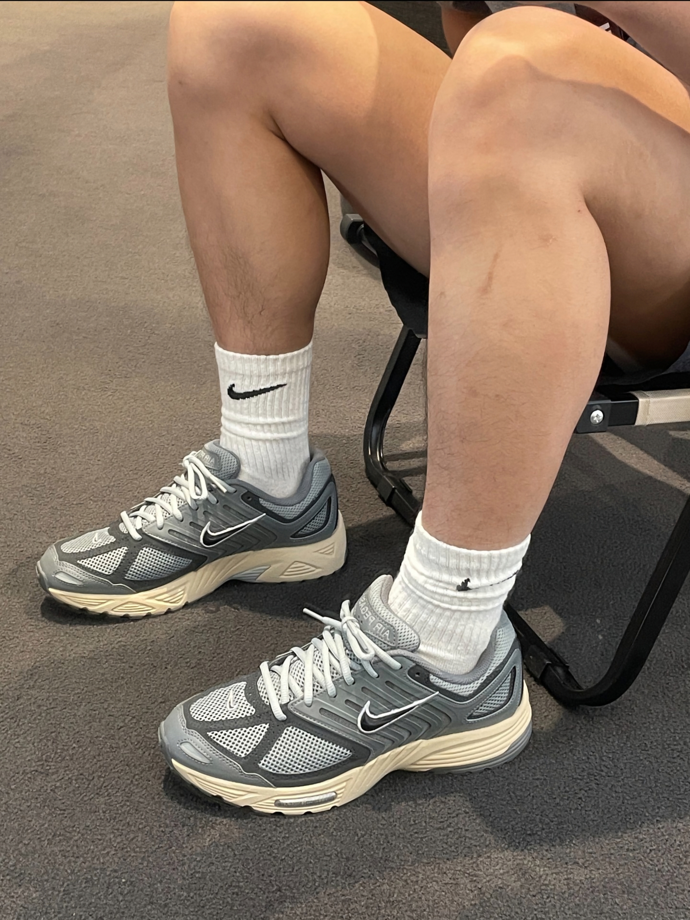Nike Air Pegasus 2005 Smoke Grey and Light Pumice 착용 스타일