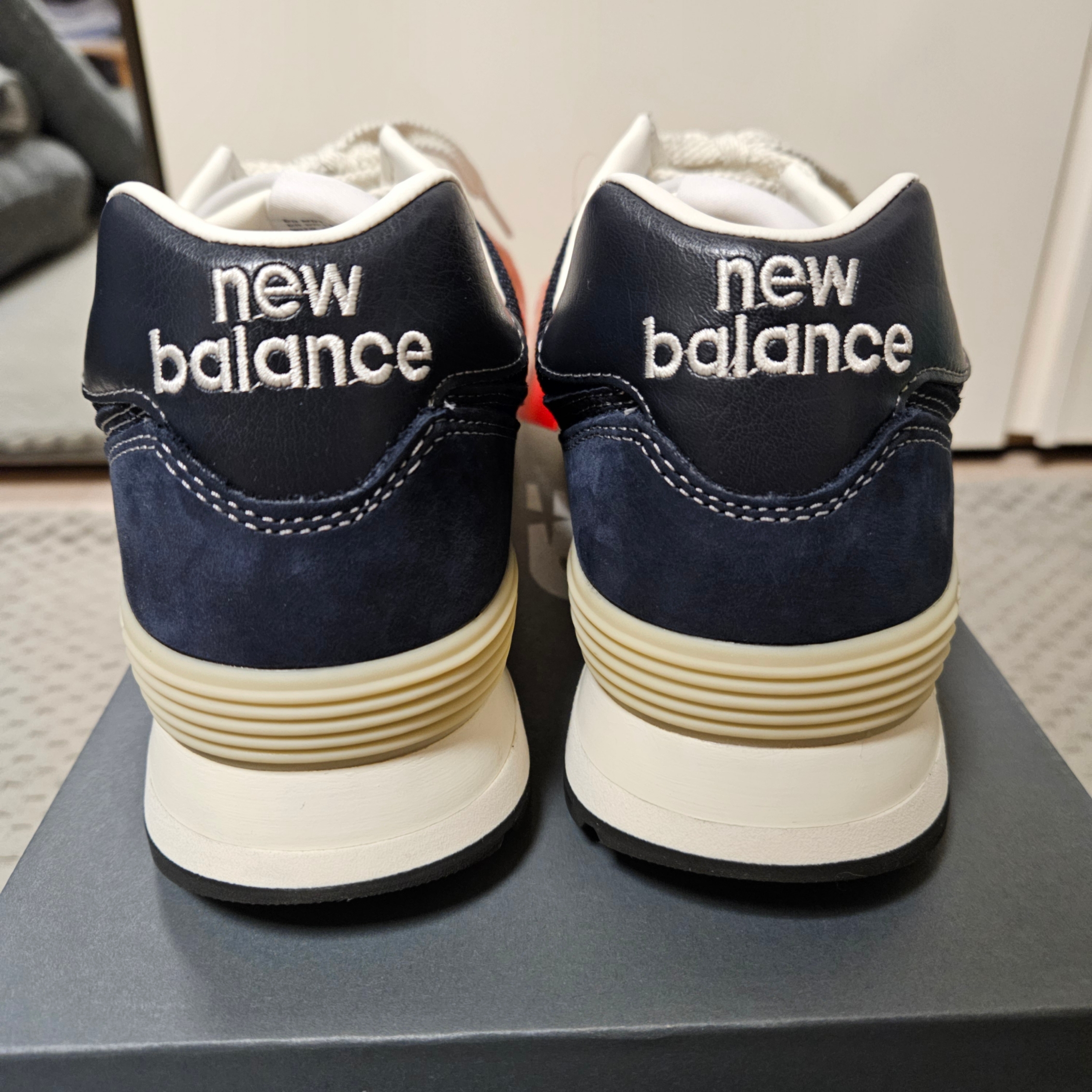 New Balance x Pottery 574 Premium Hard Navy 착용 스타일 - 3