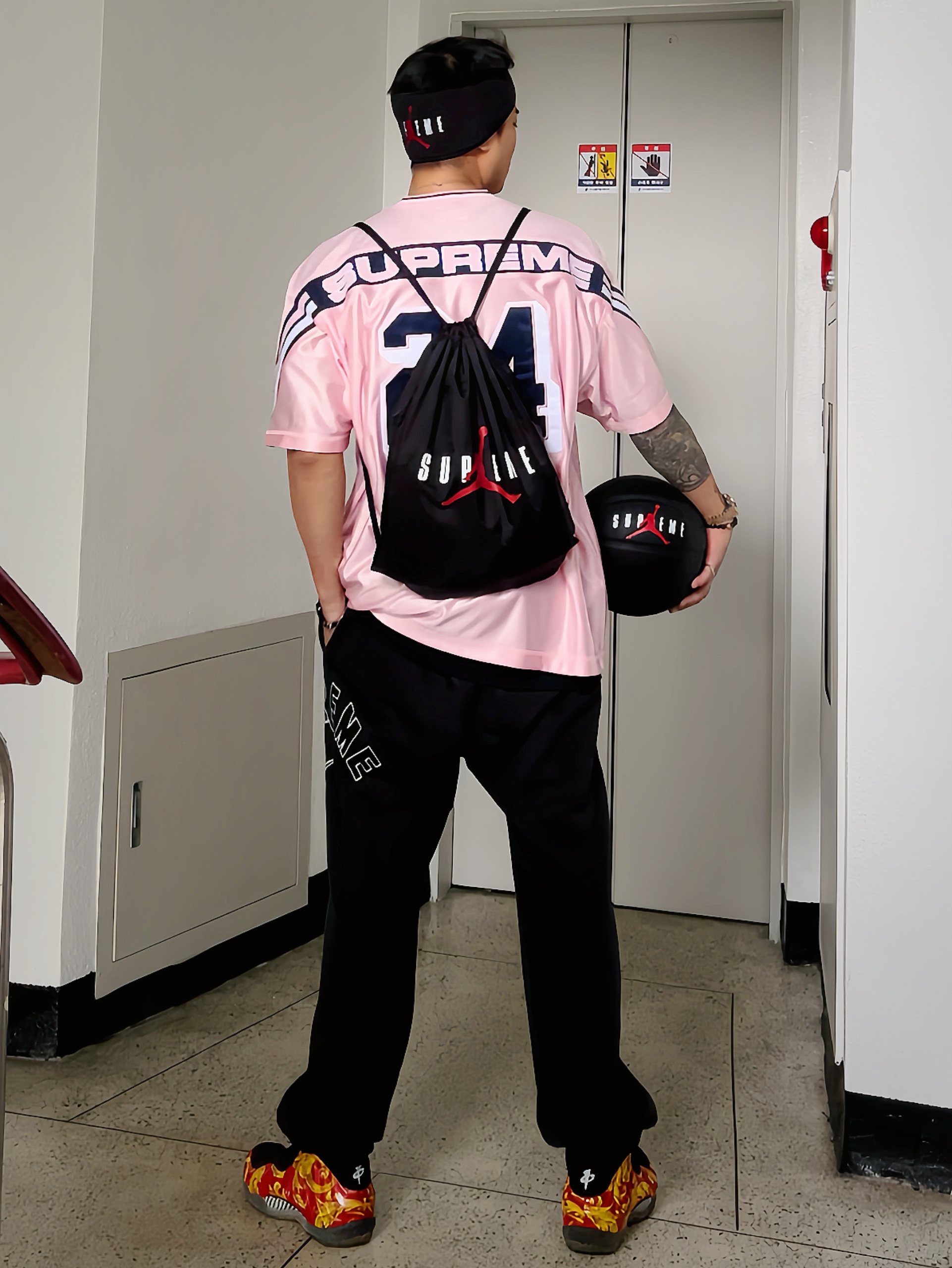 Supreme x Jordan Headband Black - 24FW, Supreme x Jordan Drawstring Bag Black - 24FW 착용 스타일 - 1