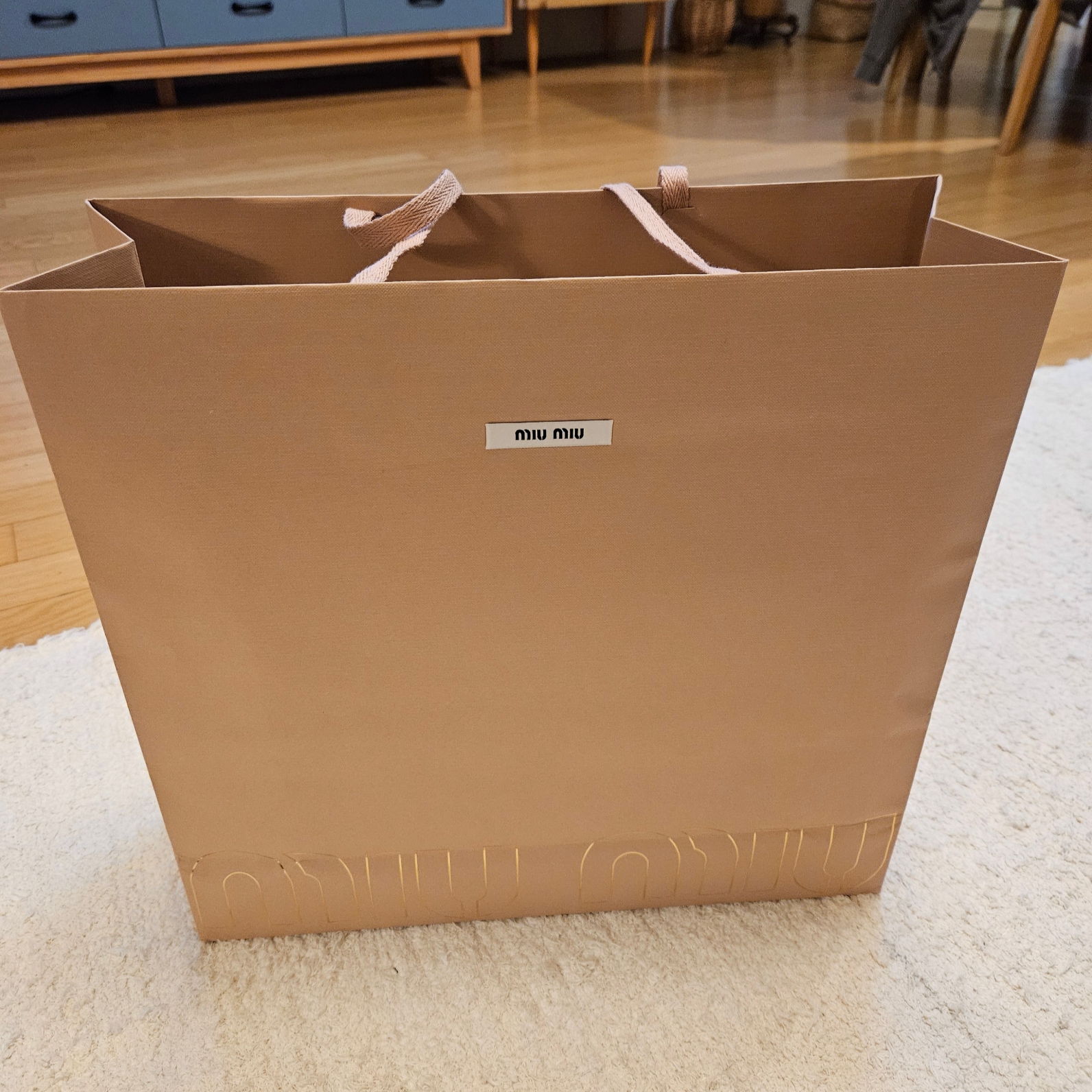 (W) New Balance x Miu Miu 530 SL Leather Sneakers White 착용 스타일 - 1
