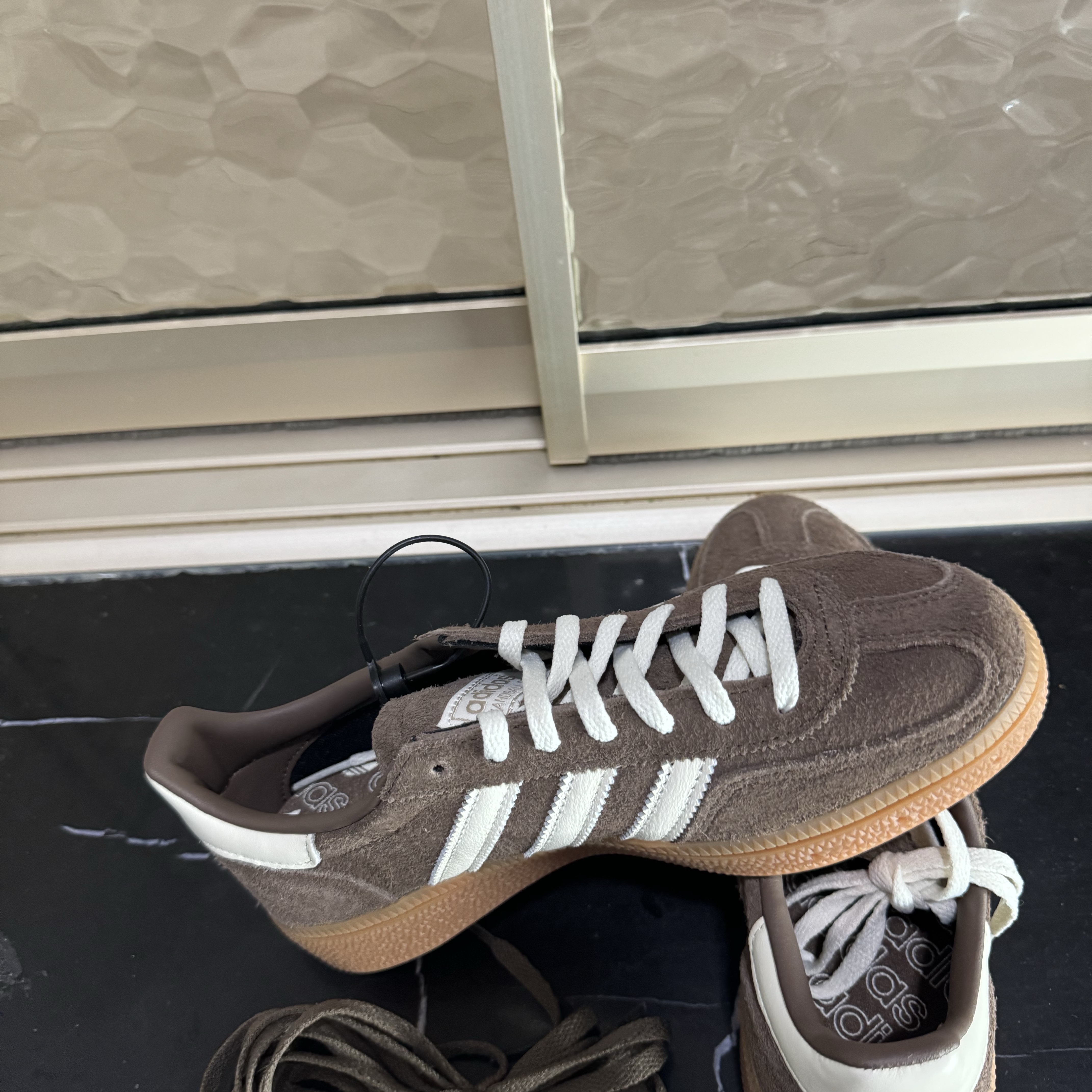 (W) Adidas Spezial Handball Earth Strata Off White 착용 스타일