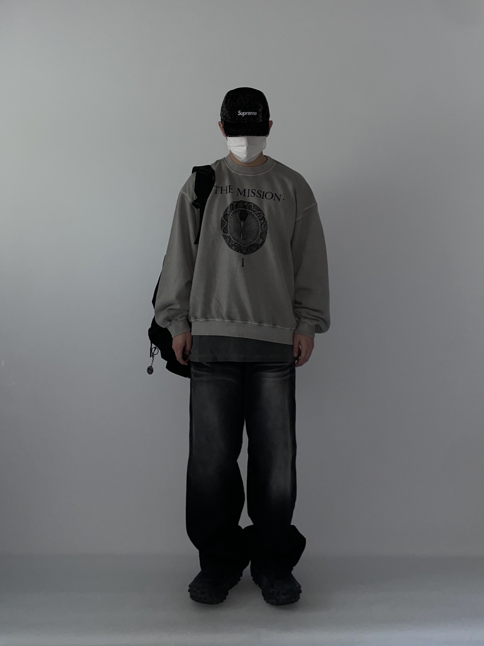 Balenciaga Defender Sneakers Black, Supreme Leopard Velvet Camp Cap Black - 24SS 착용 스타일 - 1