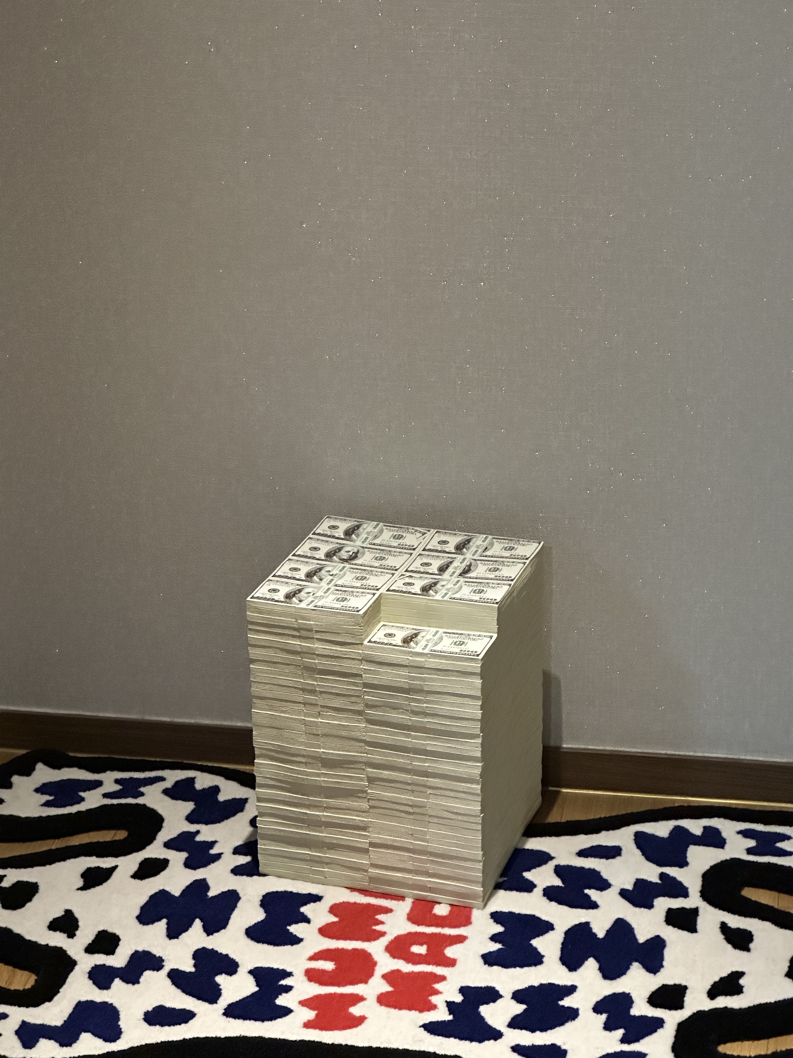 Saint Mxxxxxx x Kosuke Kawamura Money Stool White - 24SS, Human Made Polar Bear Rug White 착용 스타일 - 1