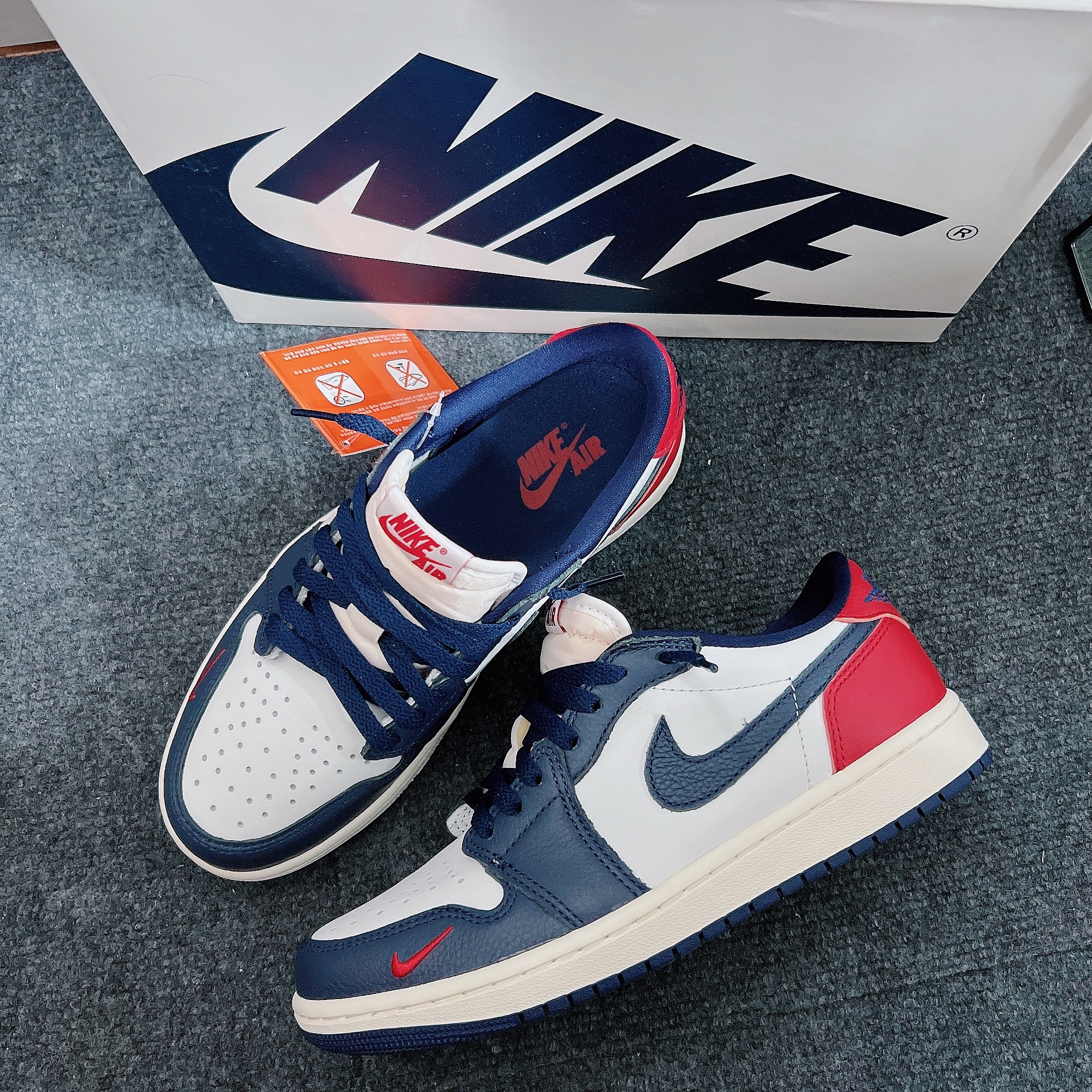 Jordan 1 Retro Low OG Gym Red and Midnight Navy 착용 스타일 - 2