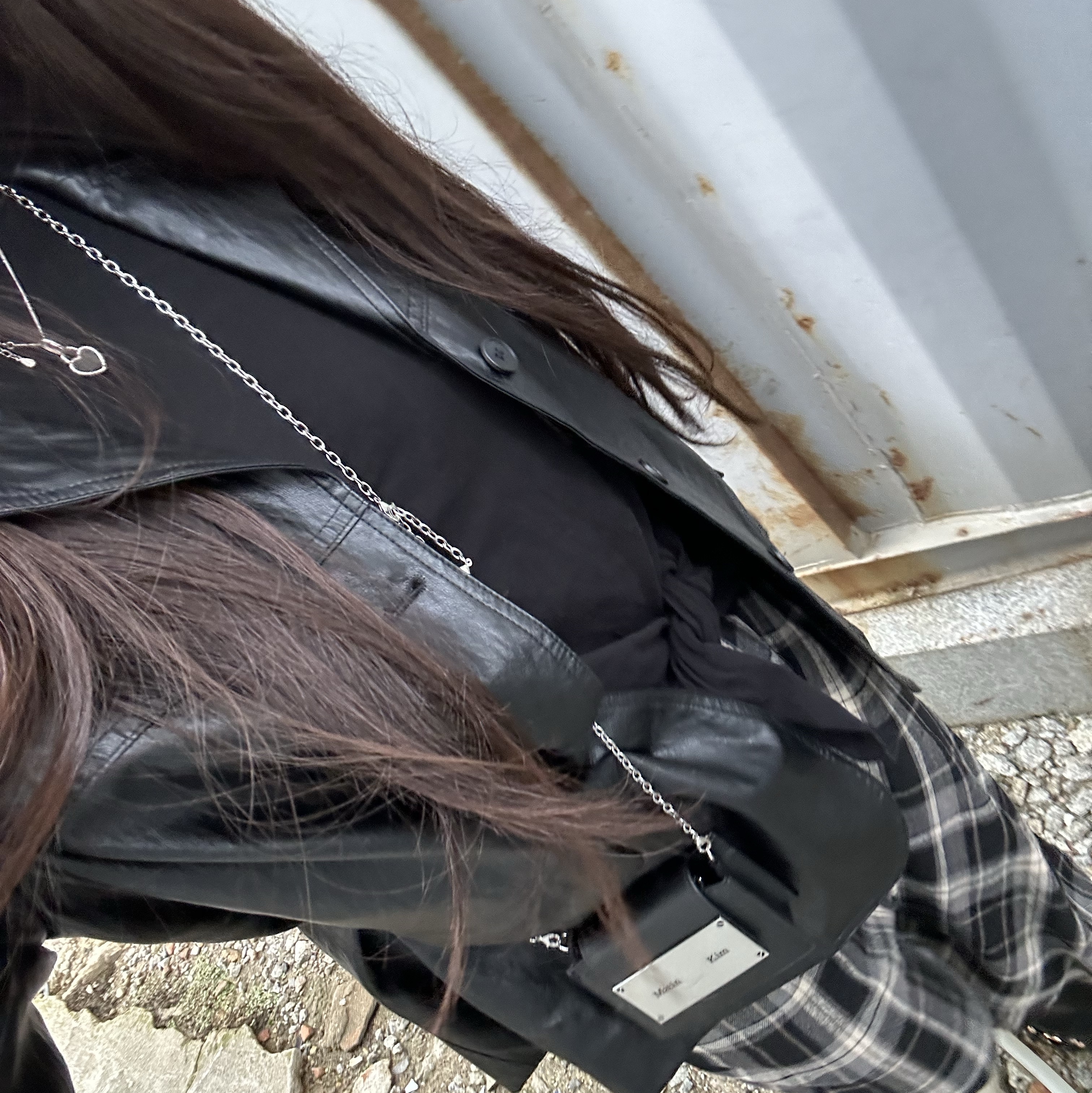 Matin Kim Accordion Mini Bag Black 착용 스타일