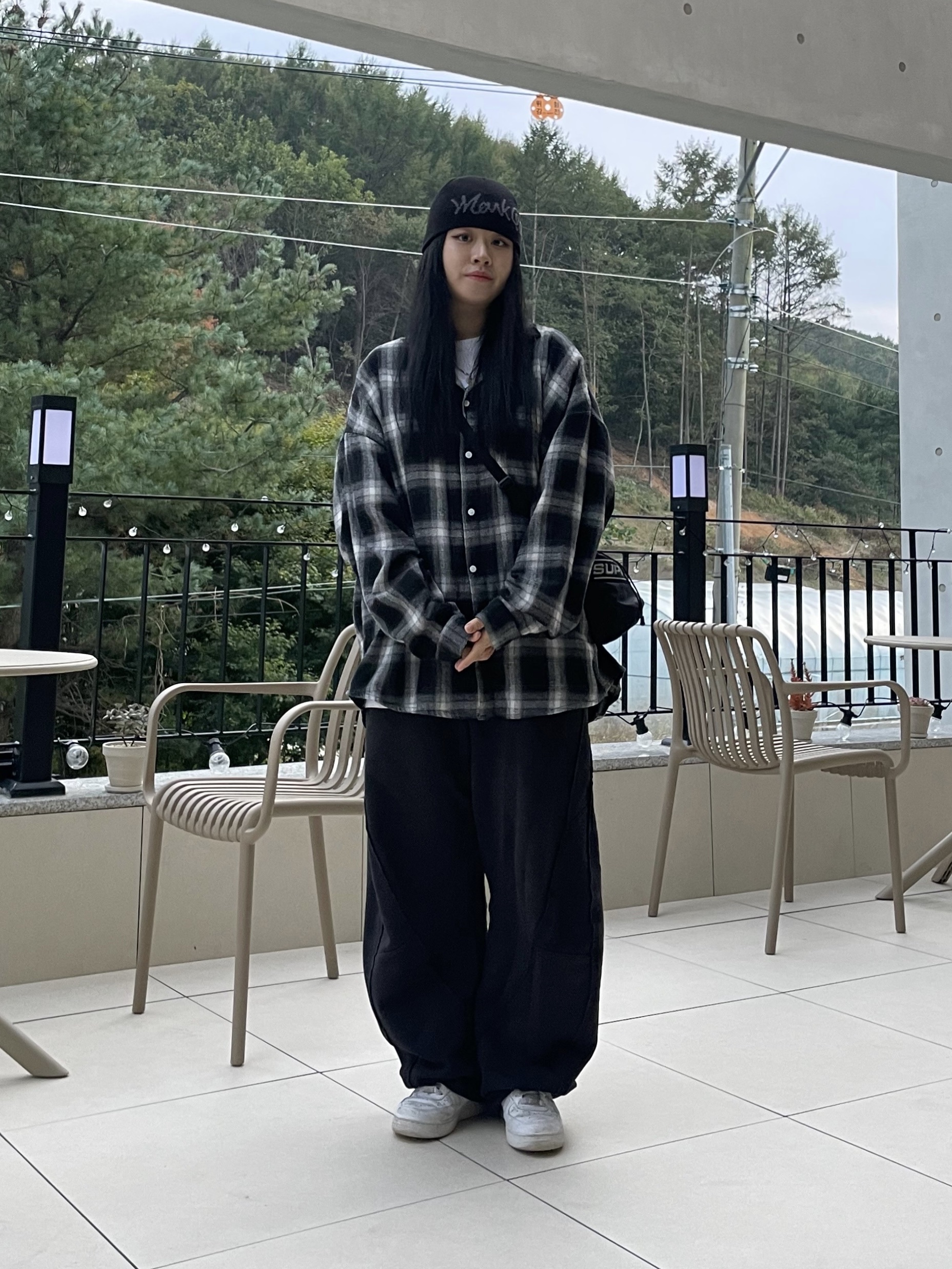 Supreme Small Cinch Pouch Black - 23FW, (W) Nike Air Force 1 '07 Low White 착용 스타일
