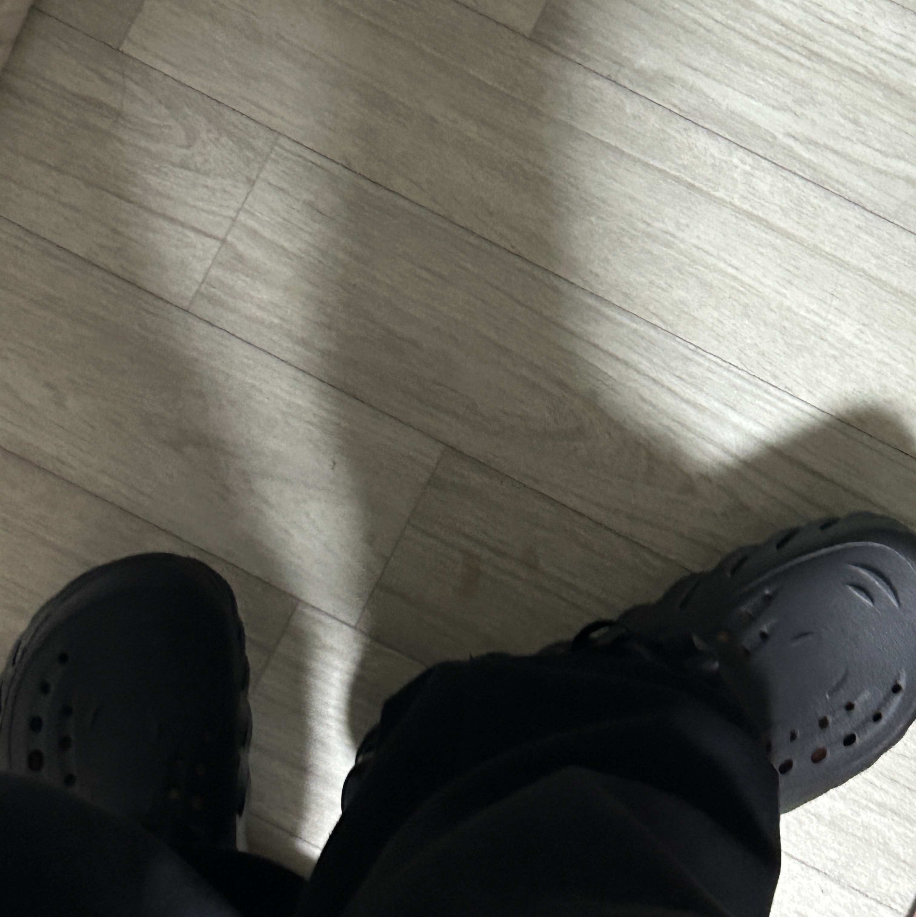 Crocs Echo Clog Black 착용 스타일