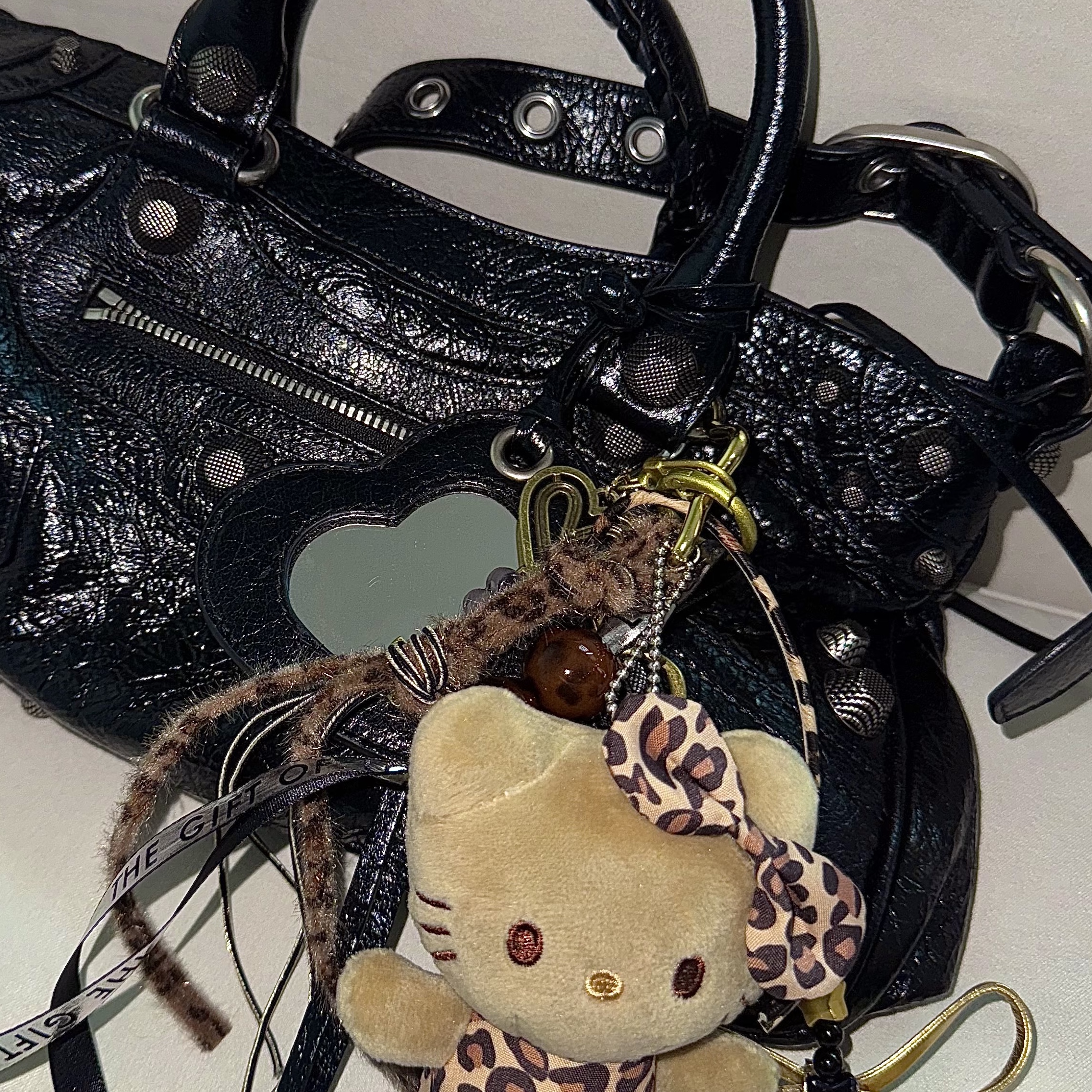 Balenciaga Neo Cagole Small Tote Bag Black 착용 스타일