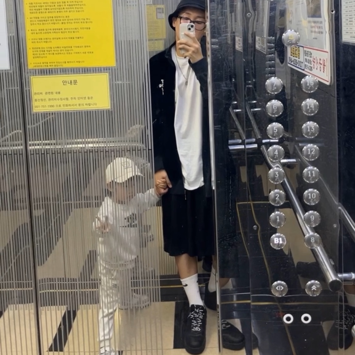 Nike x Supreme Air Force 1 Low Black, Gentle Monster x Maison Margiela MM117 Black Clear 착용 스타일